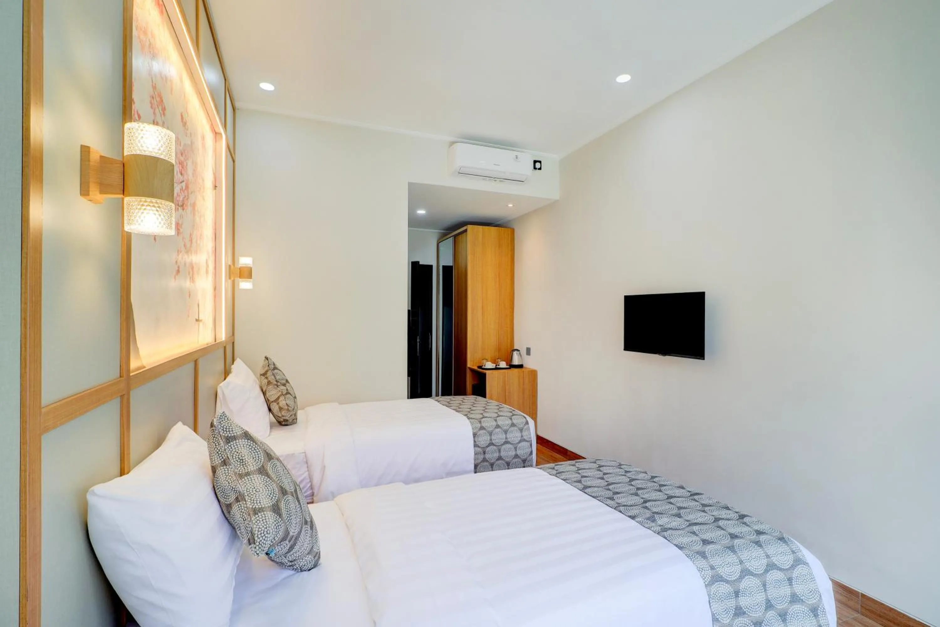 Photo of the whole room, Bed in Collection O Samurai Hotel