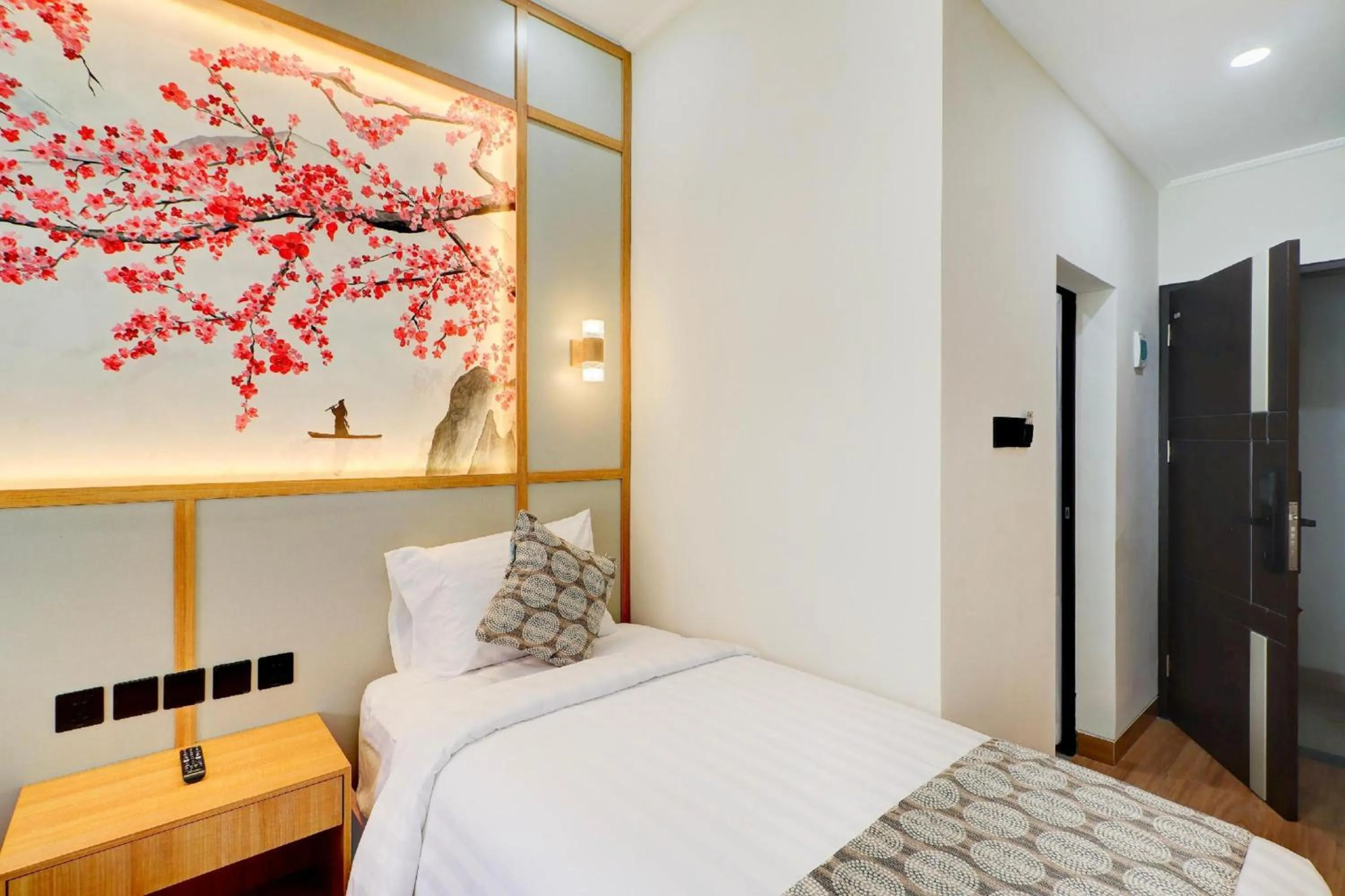 Photo of the whole room, Bed in Collection O Samurai Hotel