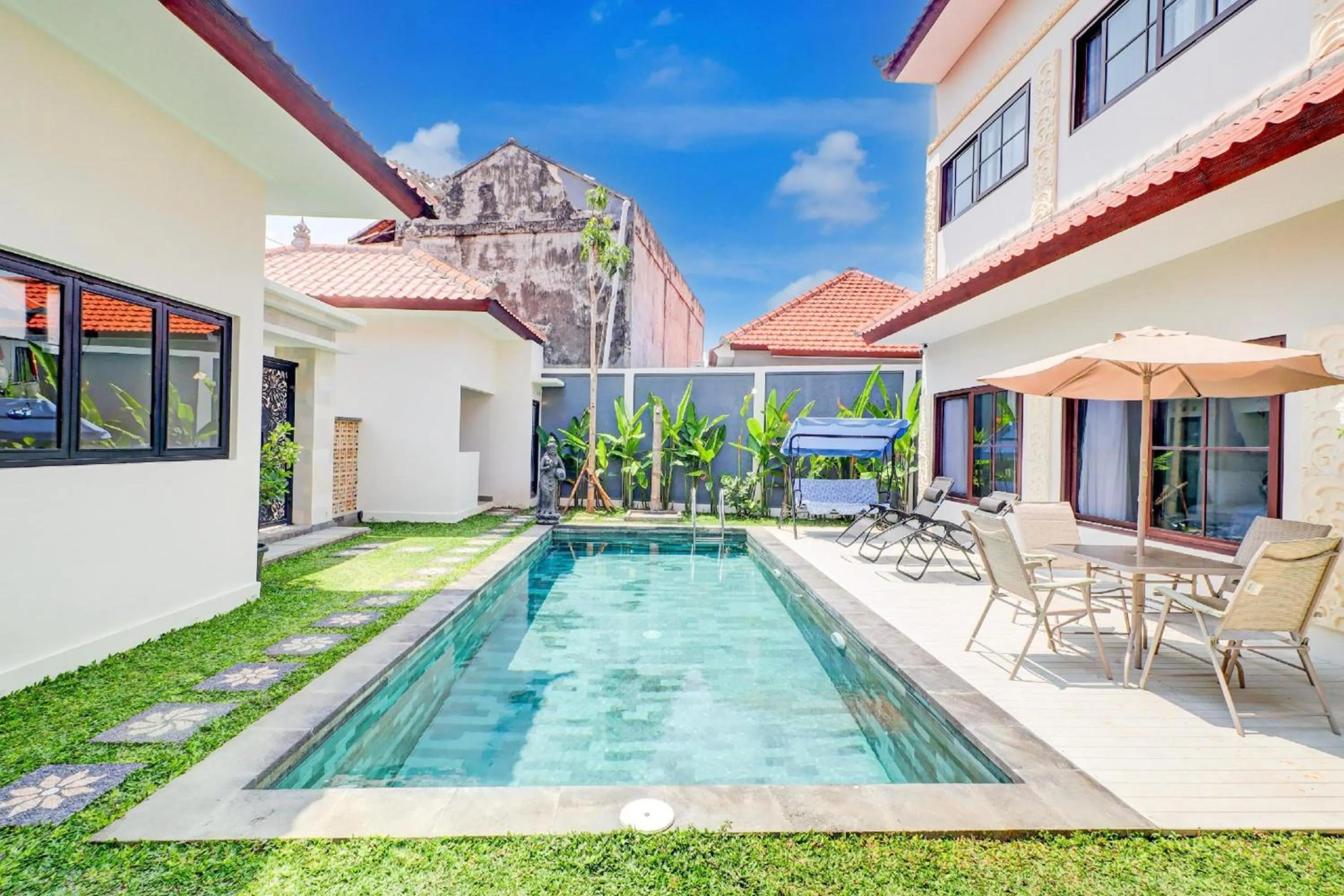 Swimming pool in Collection O Samurai Hotel