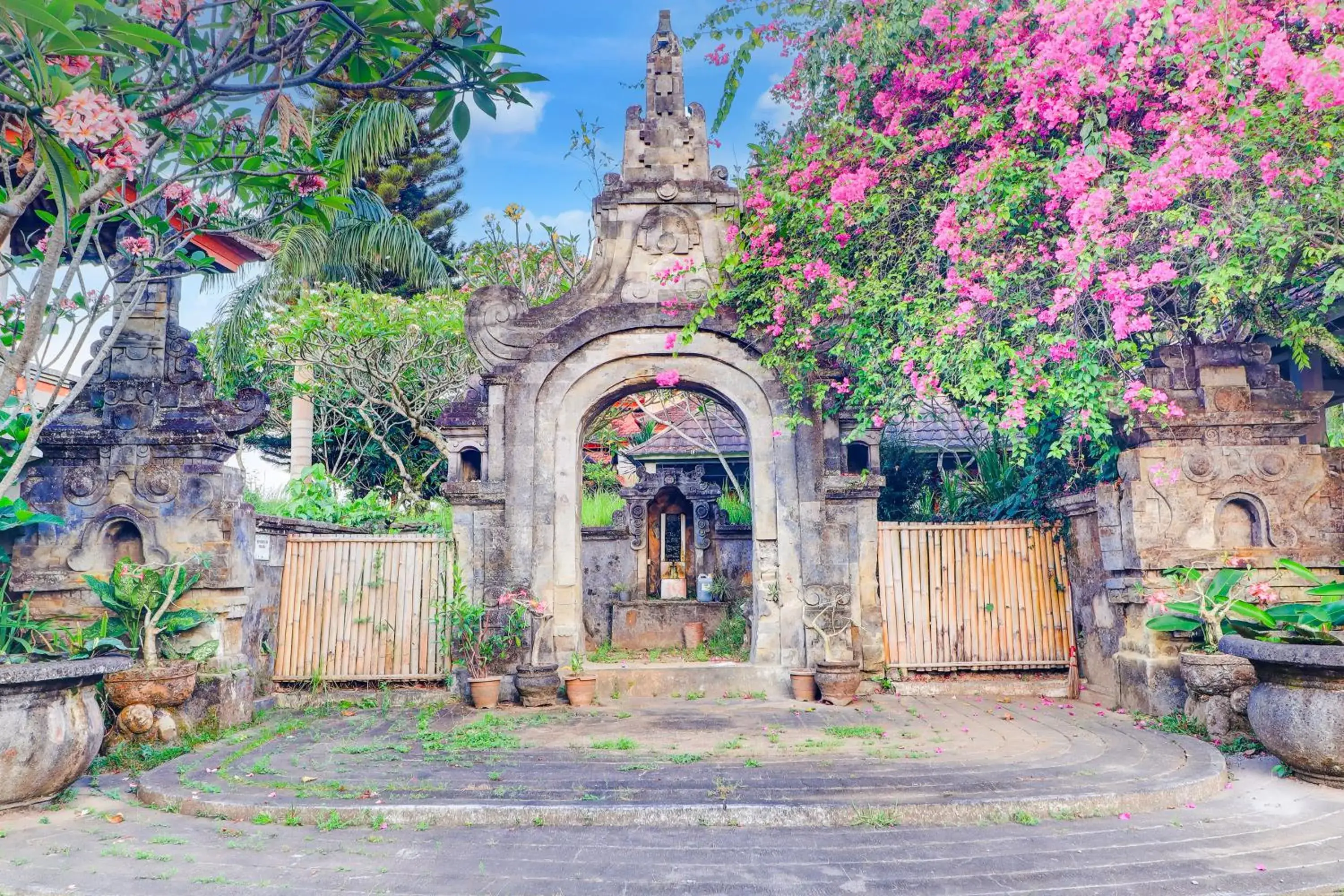 Property building in Collection O Suly Resort Ubud Near Monkey Forest Property building in Collection O Suly Resort Ubud Near Monkey Forest
