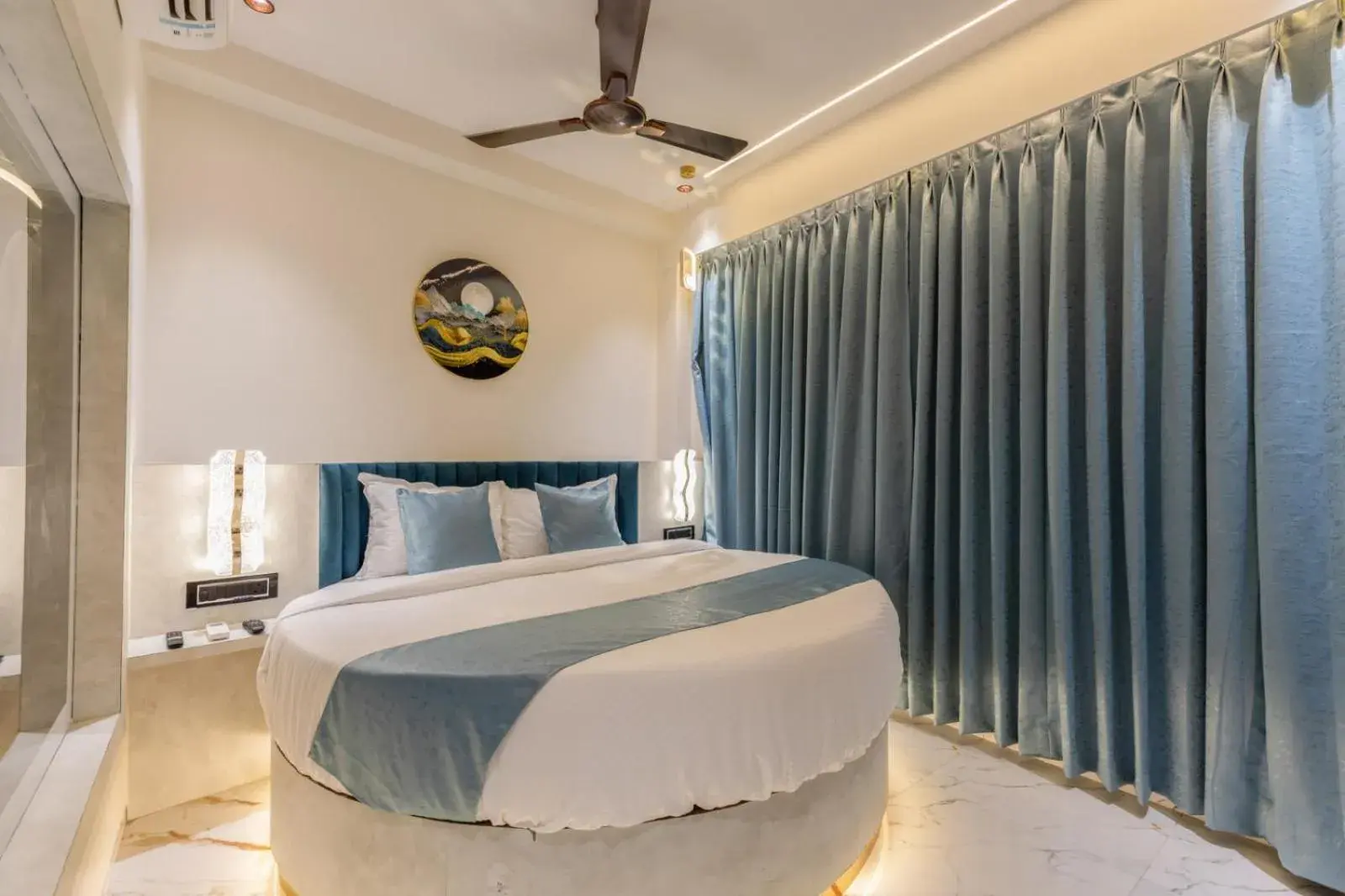 Bedroom, Bed in Hotel Windsor Castle Bedroom, Bed in Hotel Windsor Castle