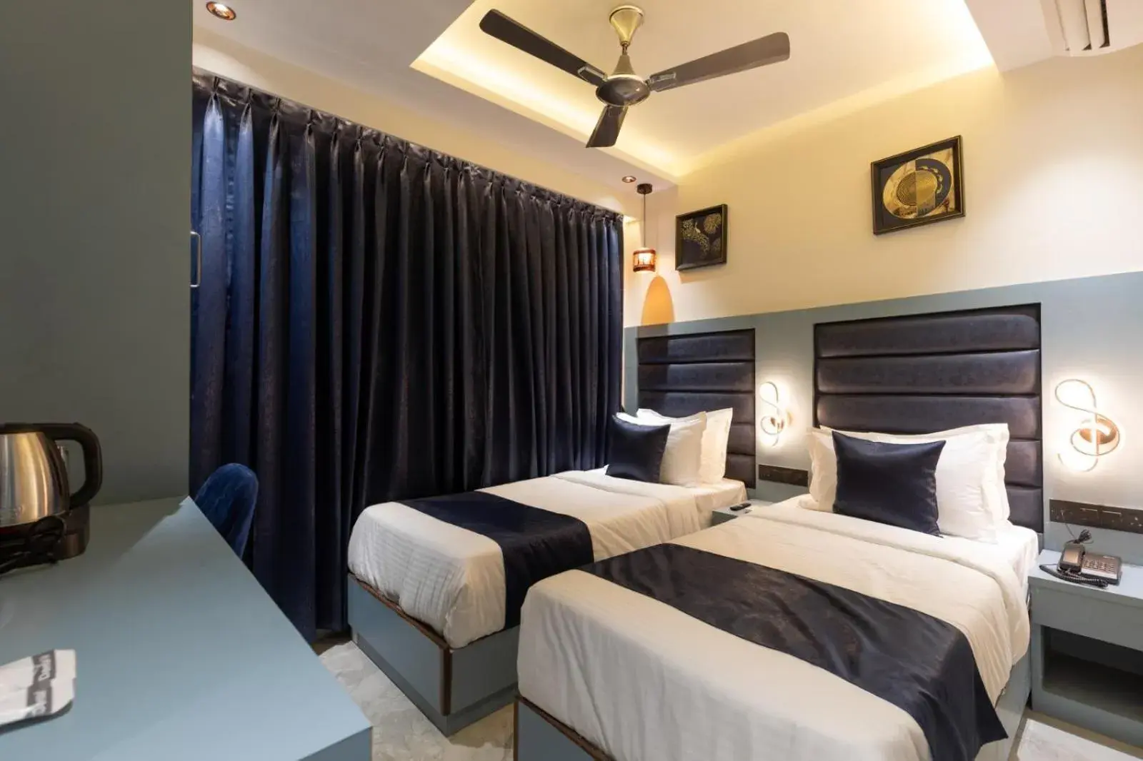 Bedroom, Bed in Hotel Windsor Castle Bedroom, Bed in Hotel Windsor Castle