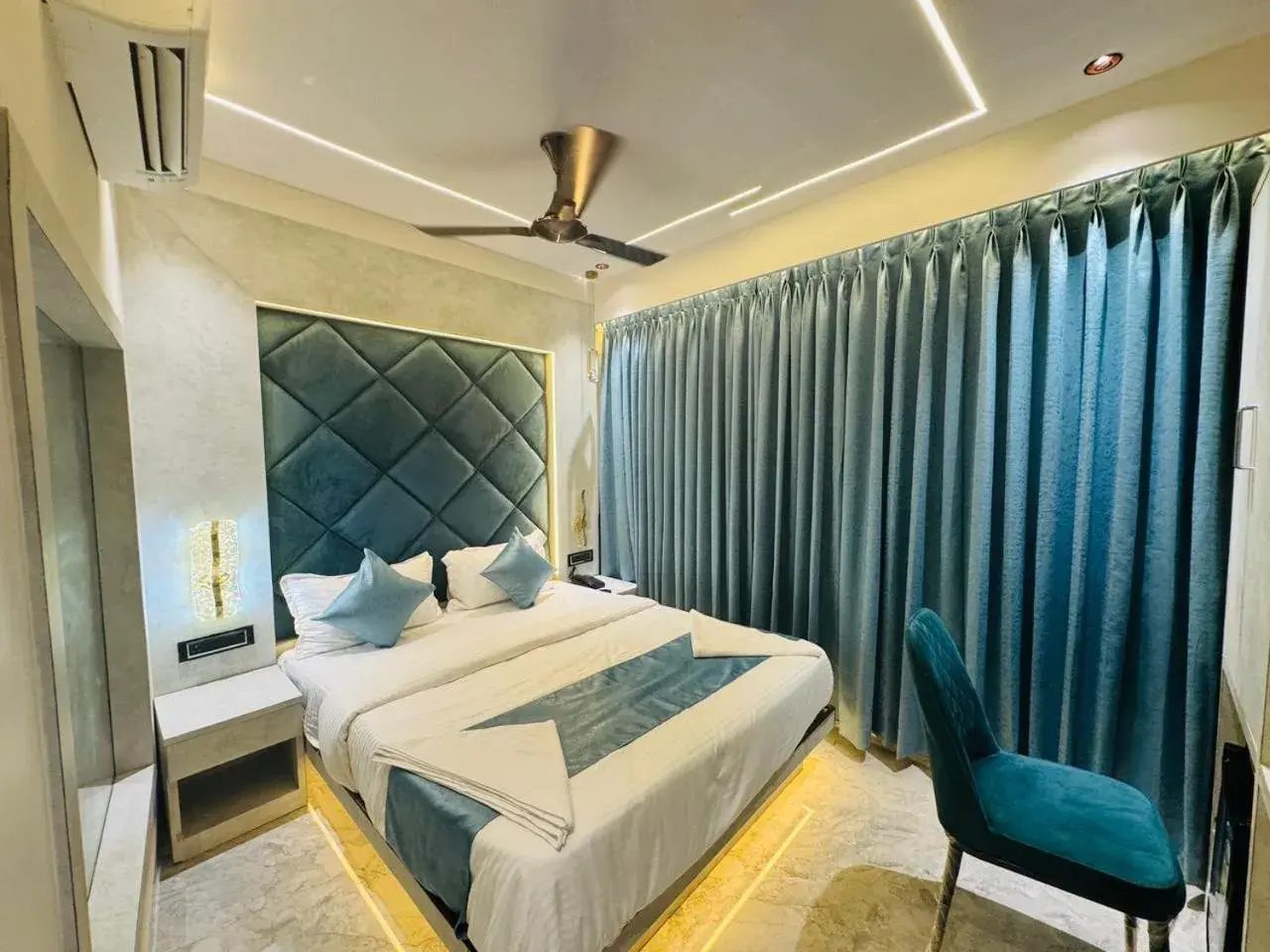 Bedroom, Bed in Hotel Windsor Castle Bedroom, Bed in Hotel Windsor Castle