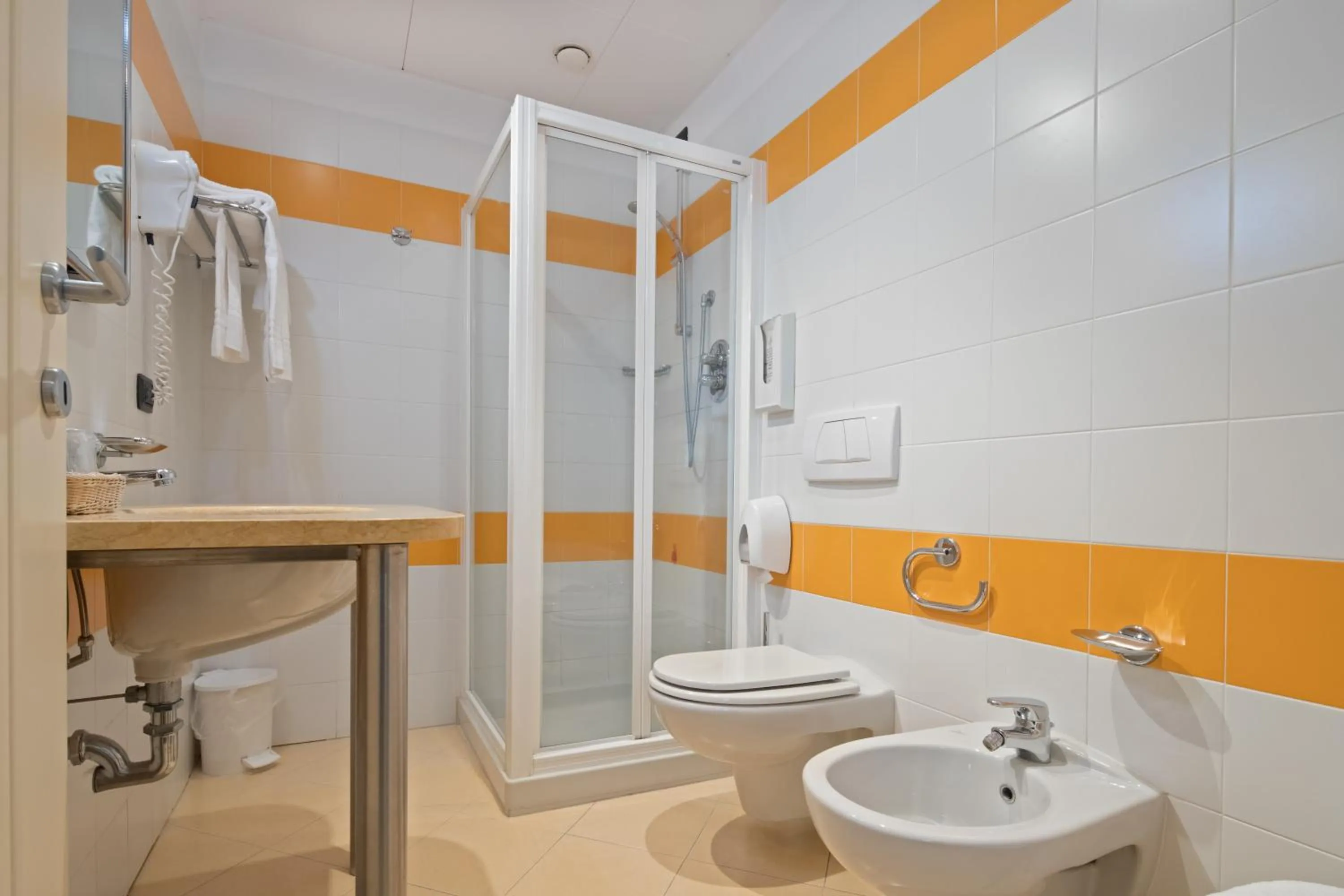 Shower in Hotel Medea