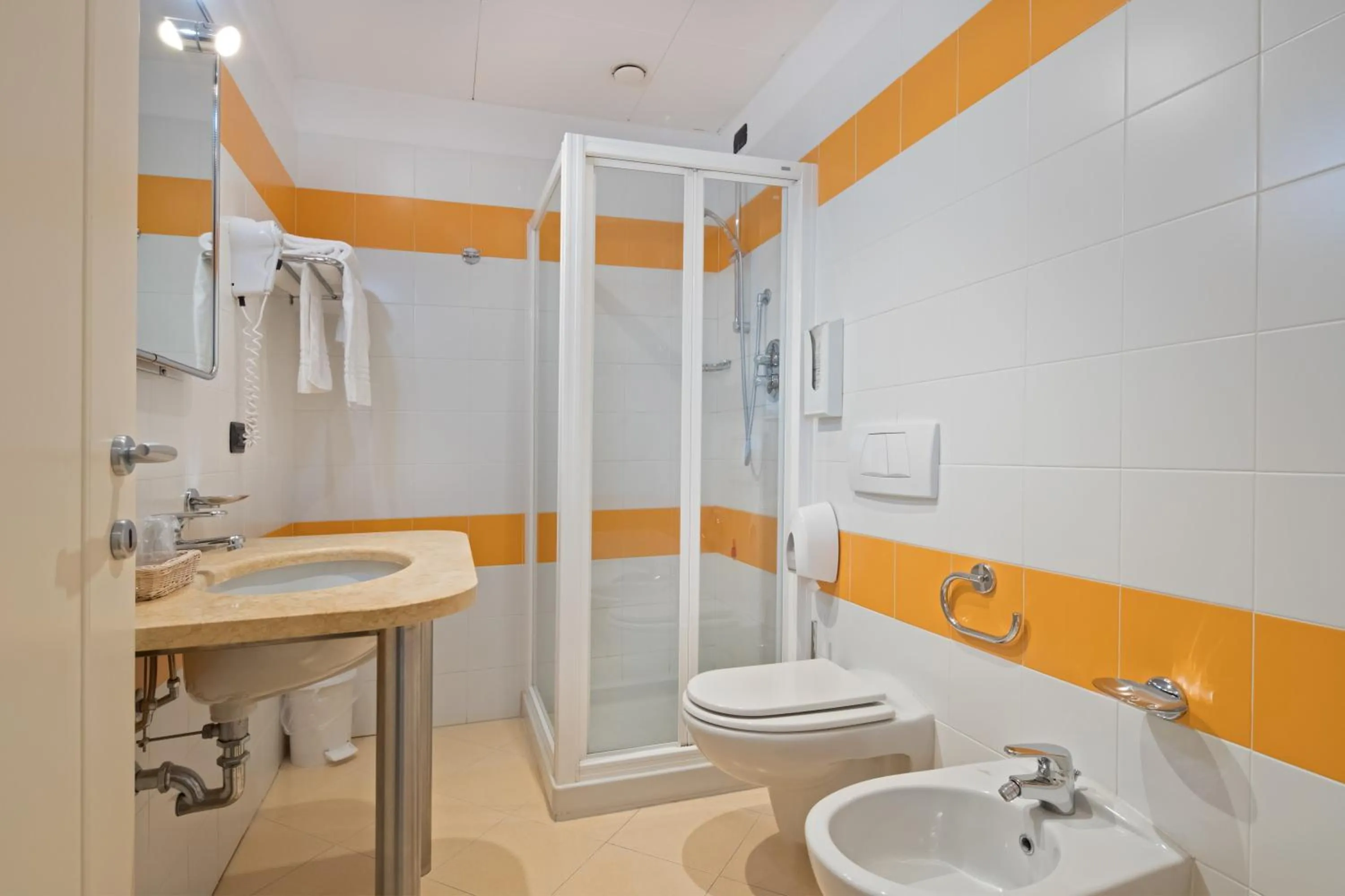 Shower in Hotel Medea