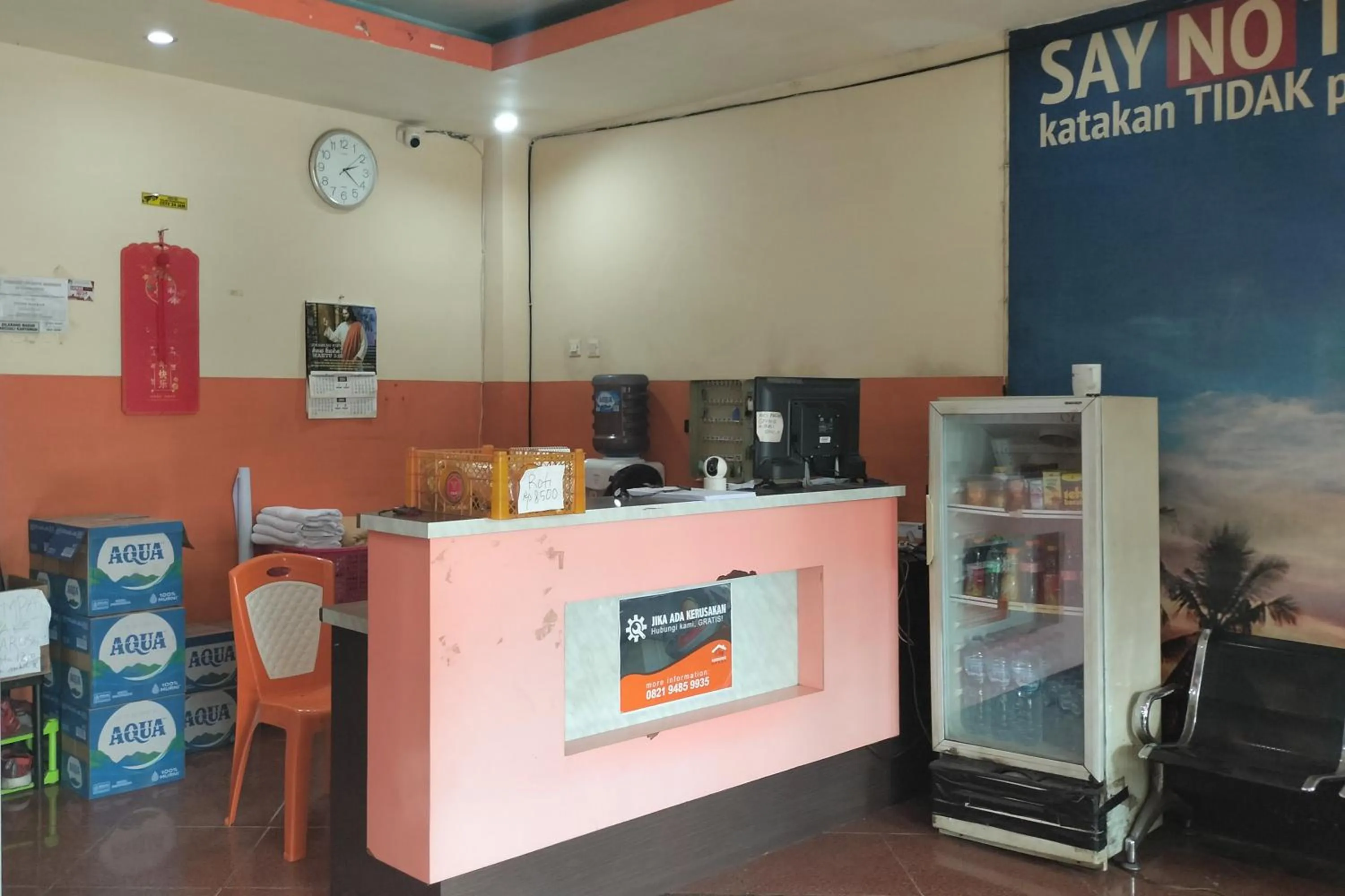 Lobby or reception in RedDoorz at Oxy Residence Manado