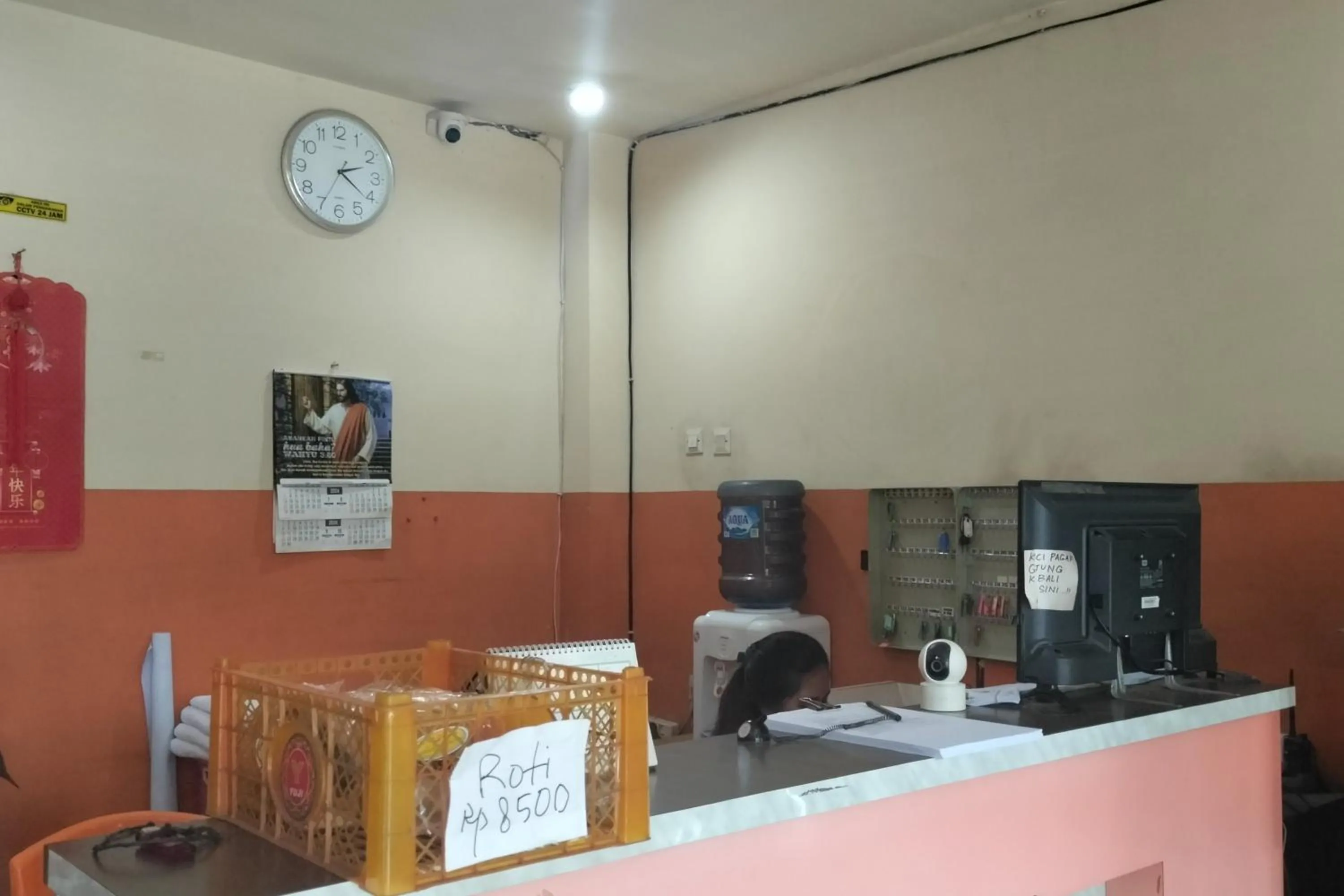 Lobby or reception in RedDoorz at Oxy Residence Manado