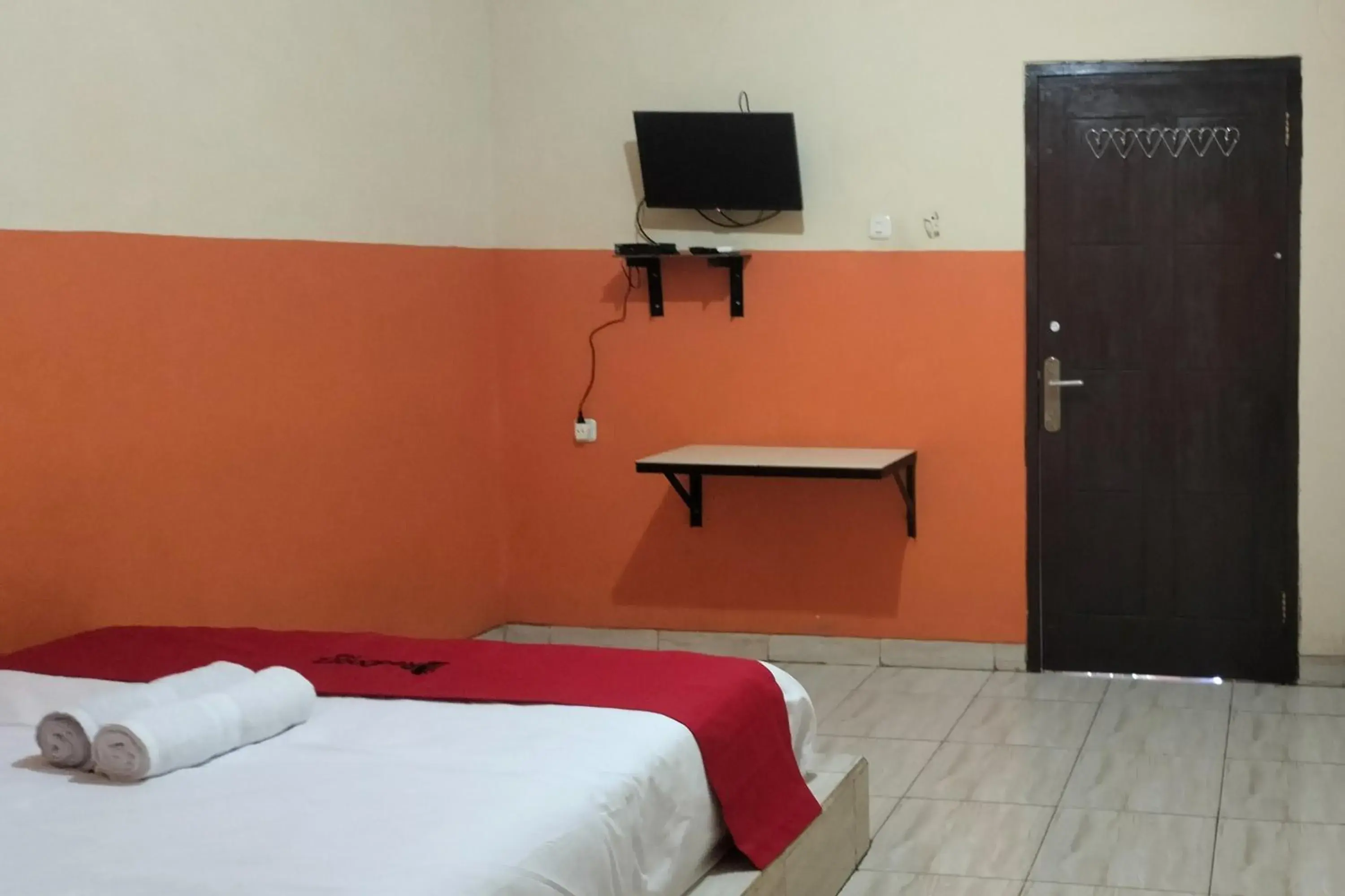 Bedroom, Bed in RedDoorz at Oxy Residence Manado Bedroom, Bed in RedDoorz at Oxy Residence Manado