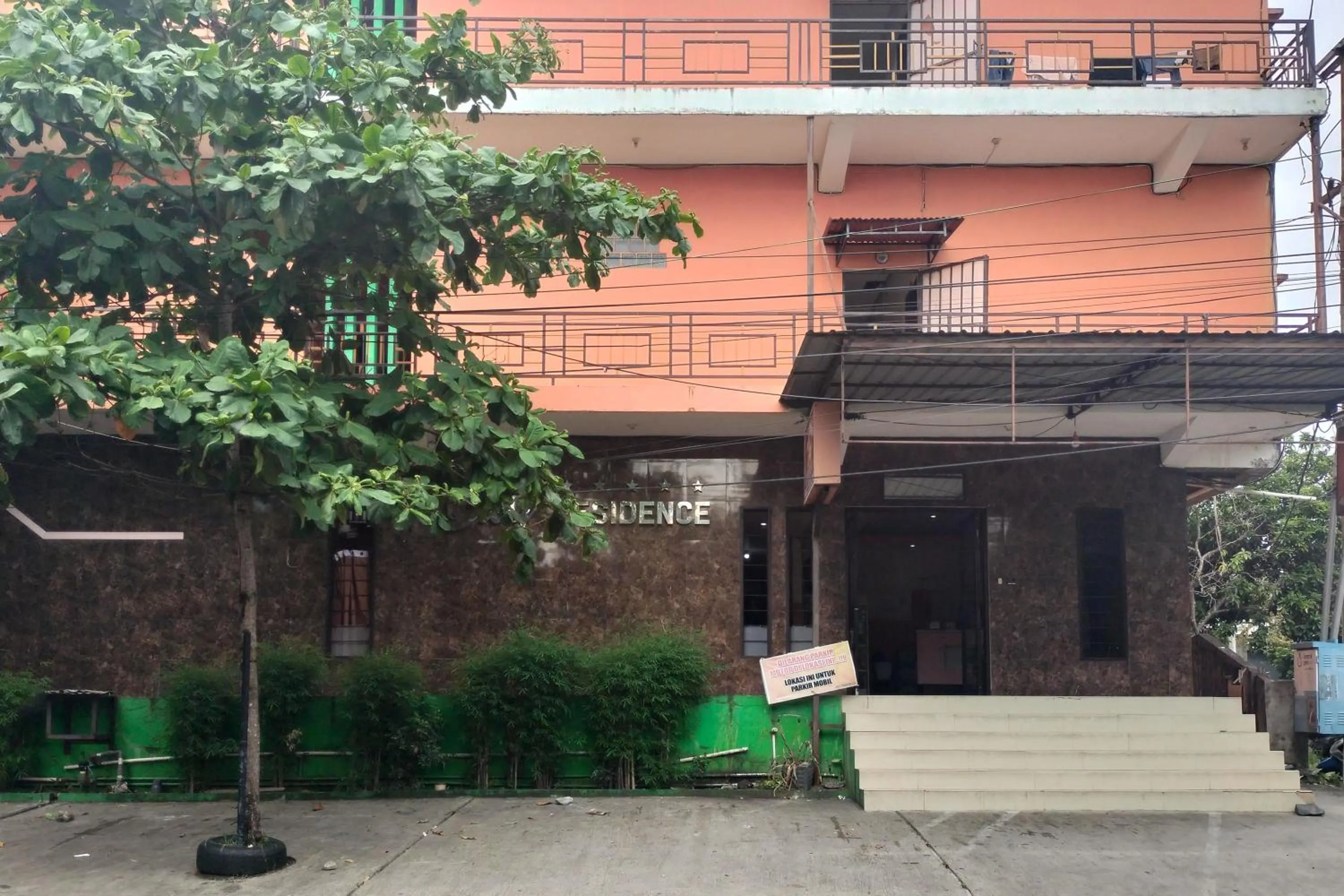 Property building in RedDoorz at Oxy Residence Manado