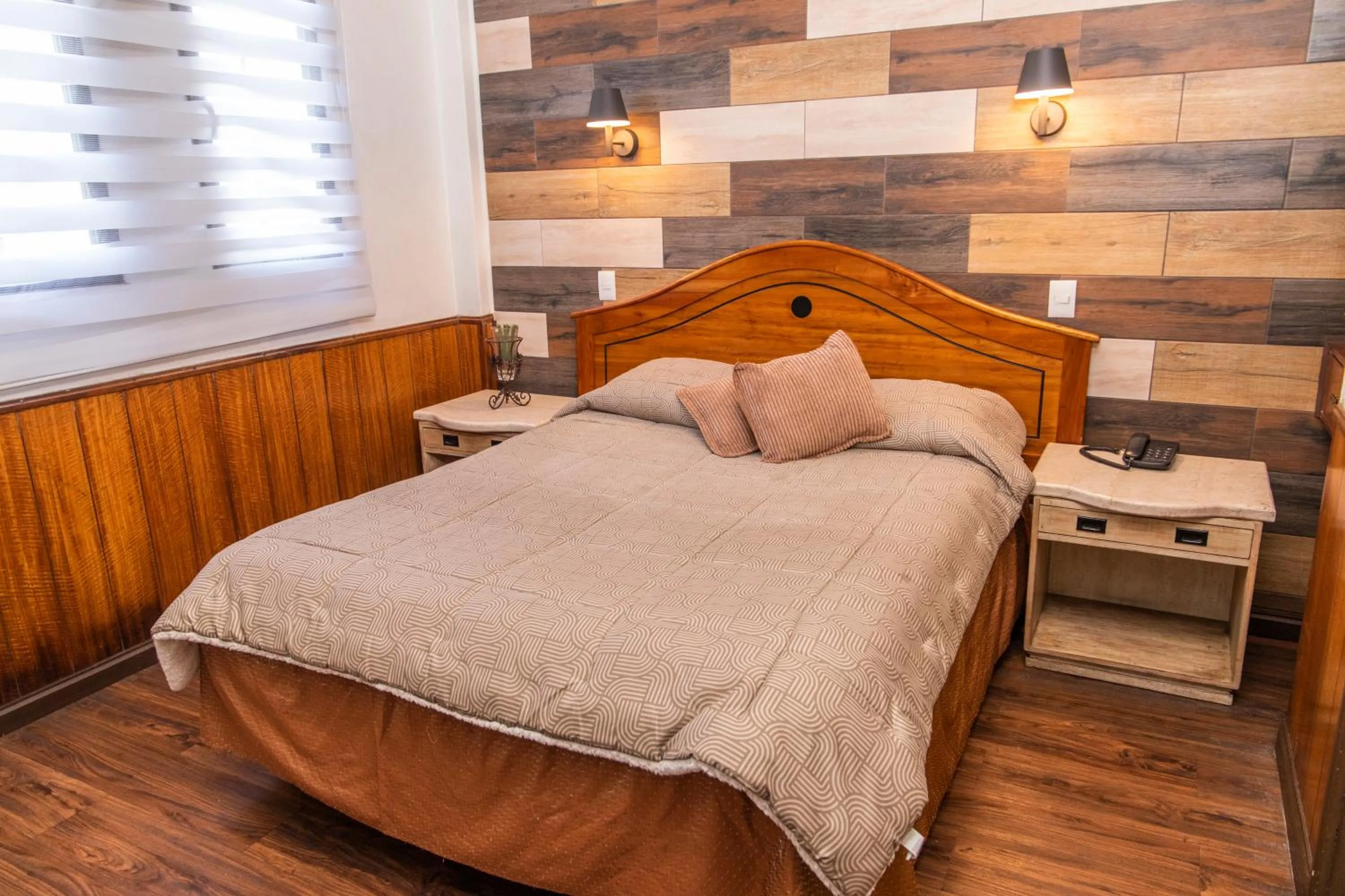Bathroom, Bed in Hotel La Castellana