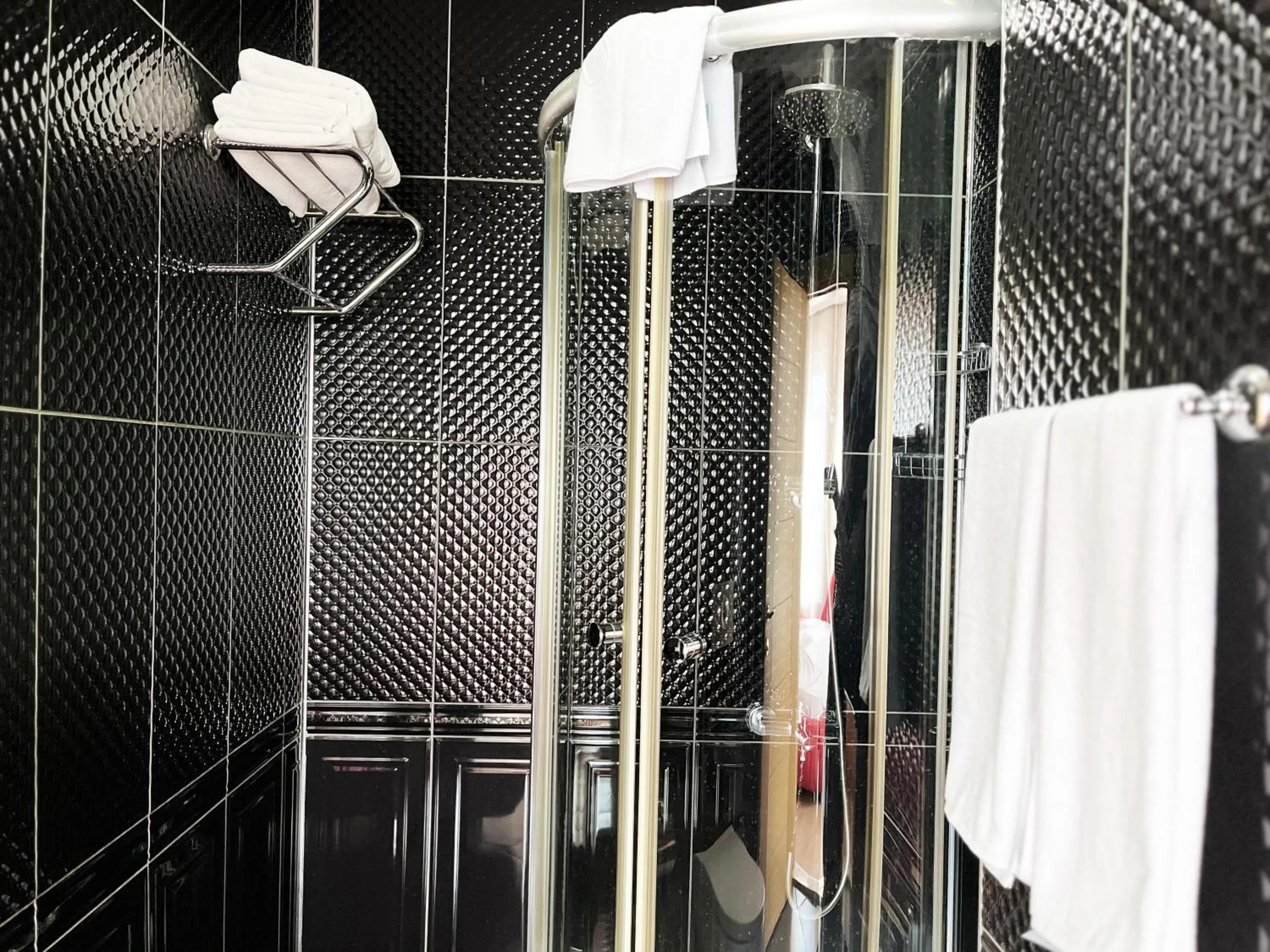 Shower in Ottoman Hotel Sakarya