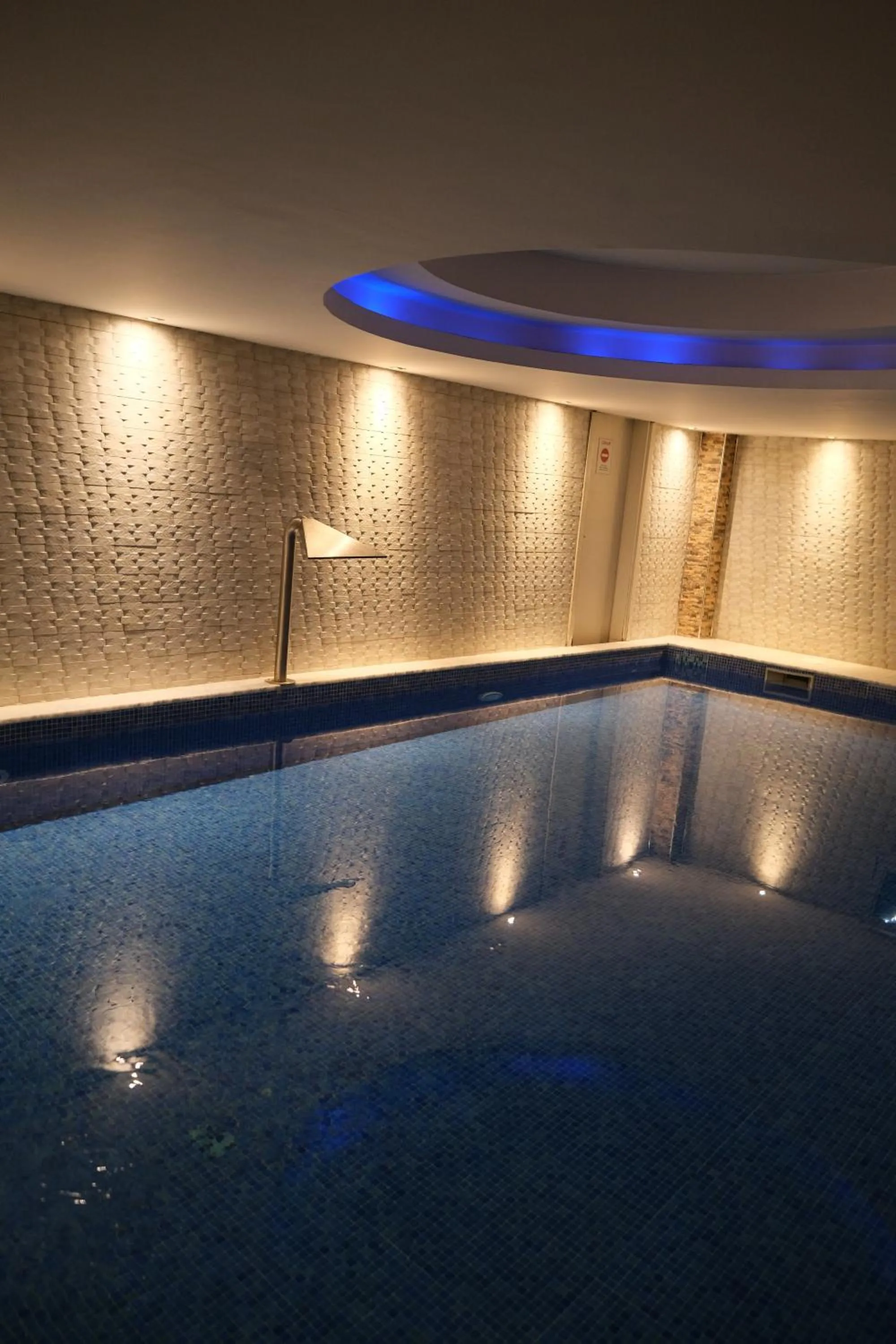 Swimming pool in Ottoman Hotel Sakarya