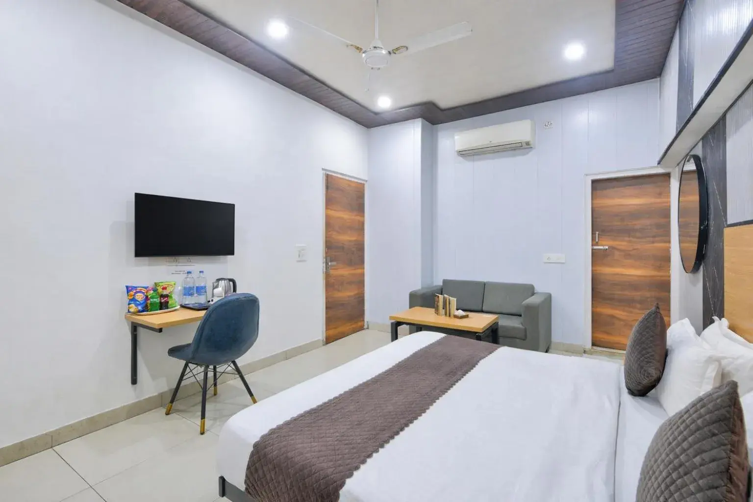 Communal lounge/ TV room, Bed in Hotel Downtown by Quadis - Sector 15 Noida Communal lounge/ TV room, Bed in Hotel Downtown by Quadis - Sector 15 Noida