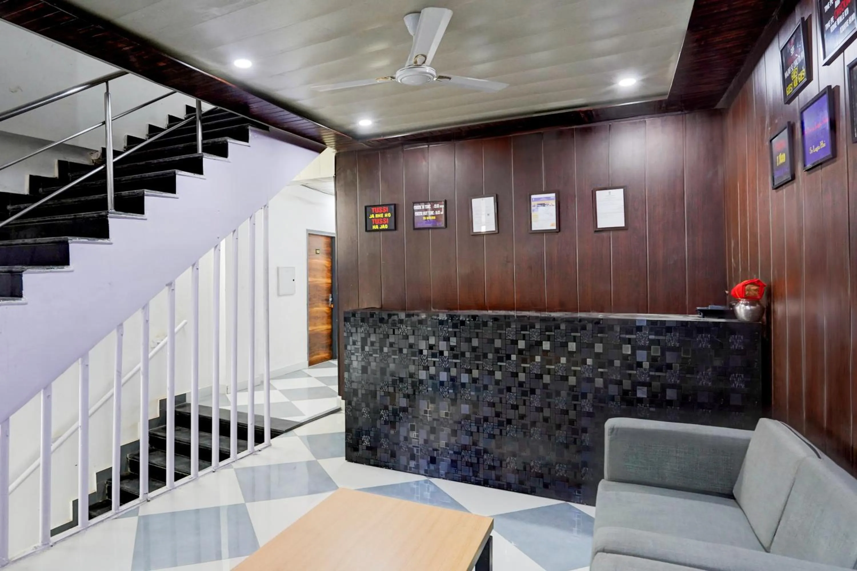 Lobby or reception in Hotel Down Town - Noida Sector 15 By Quadis