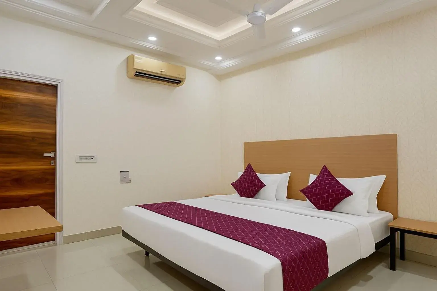 Double Room - single occupancy in Hotel Down Town - Noida Sector 15 By Quadis Double Room - single occupancy in Hotel Down Town - Noida Sector 15 By Quadis