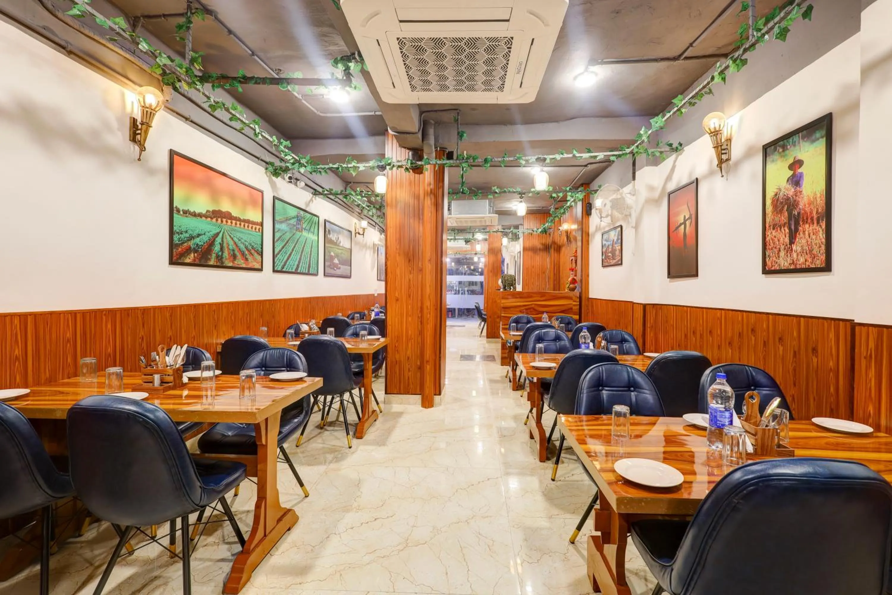 Restaurant/places to eat in Hotel Down Town - Noida Sector 15 By Quadis
