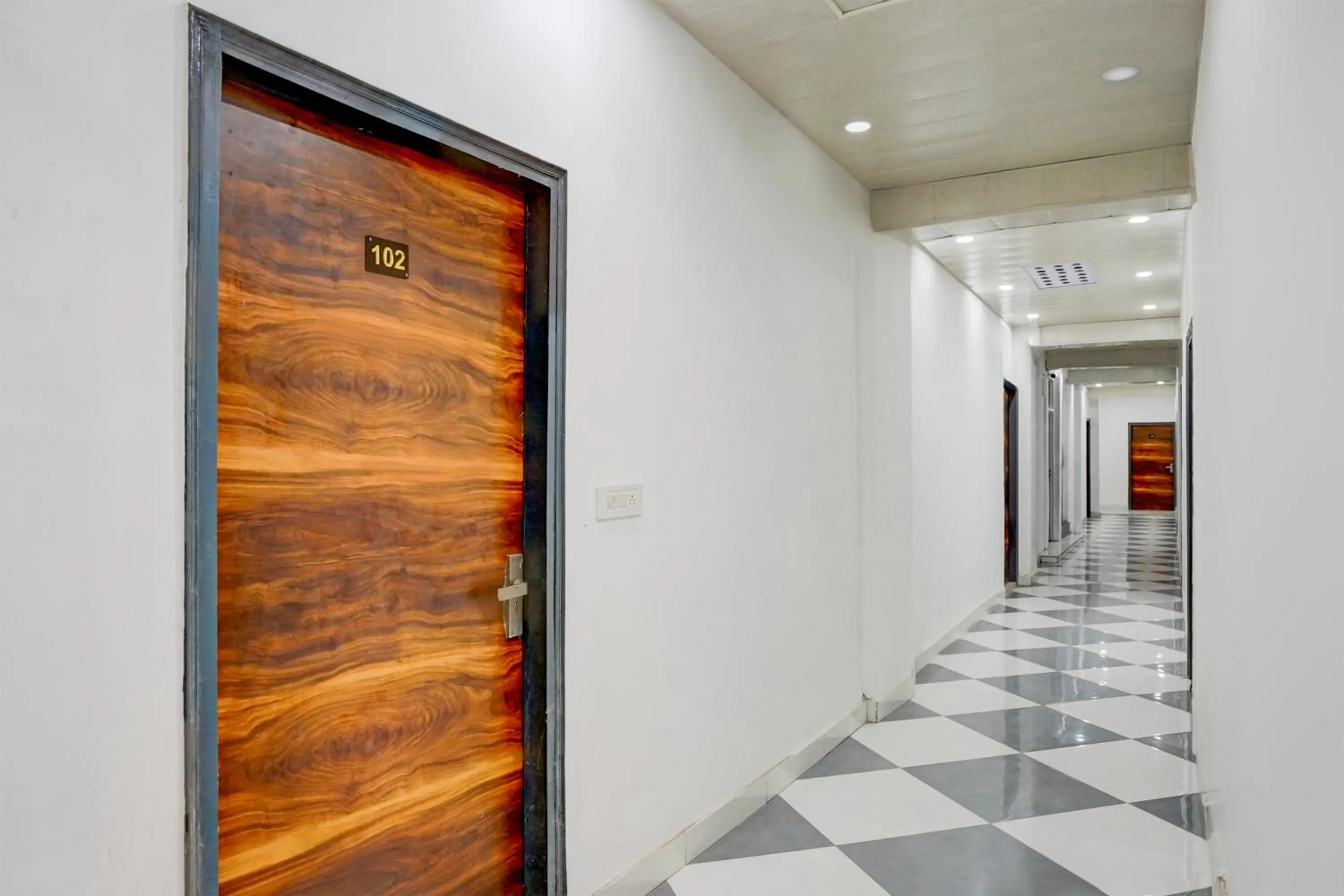 Lobby or reception in Hotel Down Town - Noida Sector 15 By Quadis