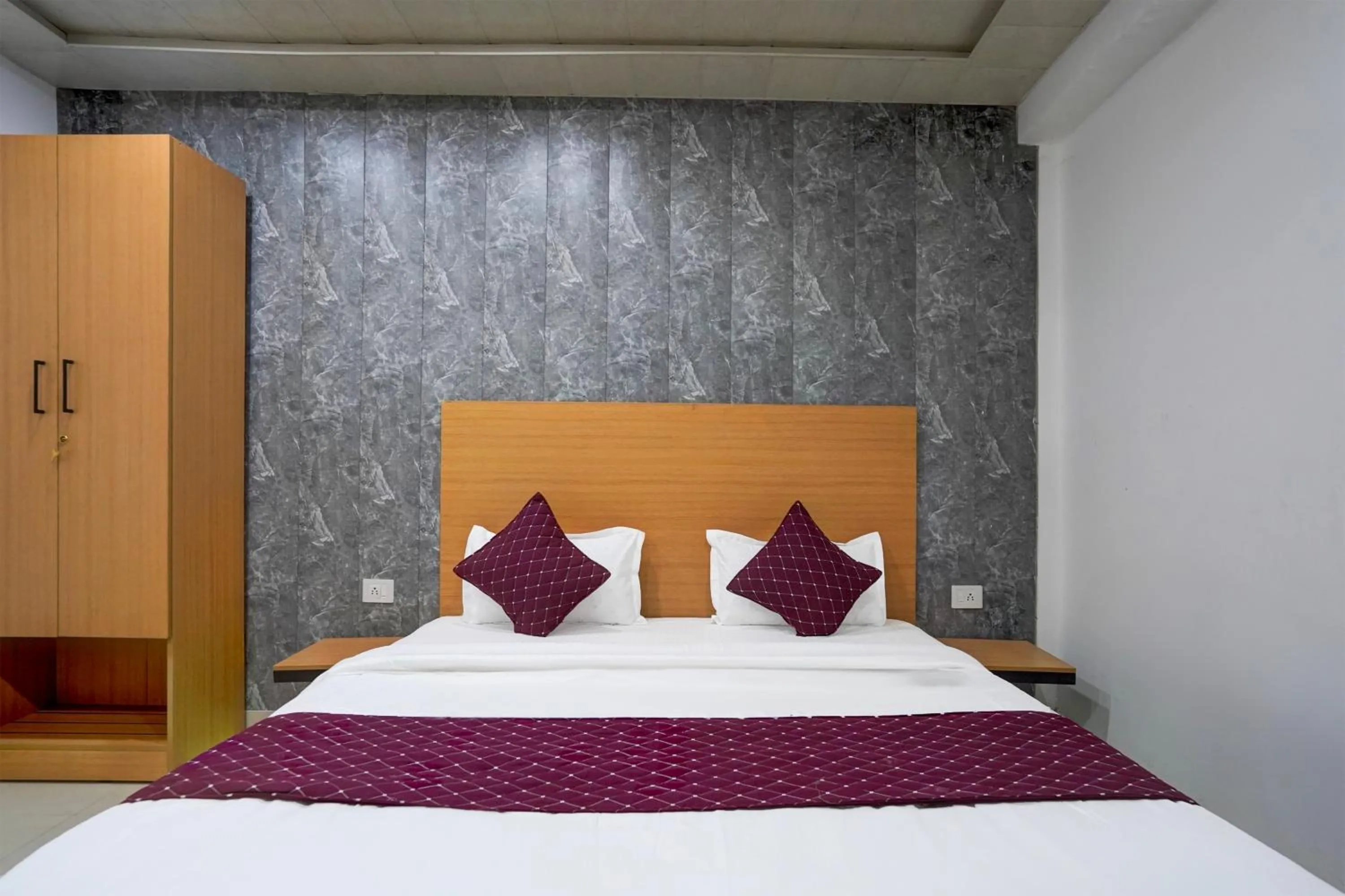 Bed in Hotel Down Town - Noida Sector 15 By Quadis