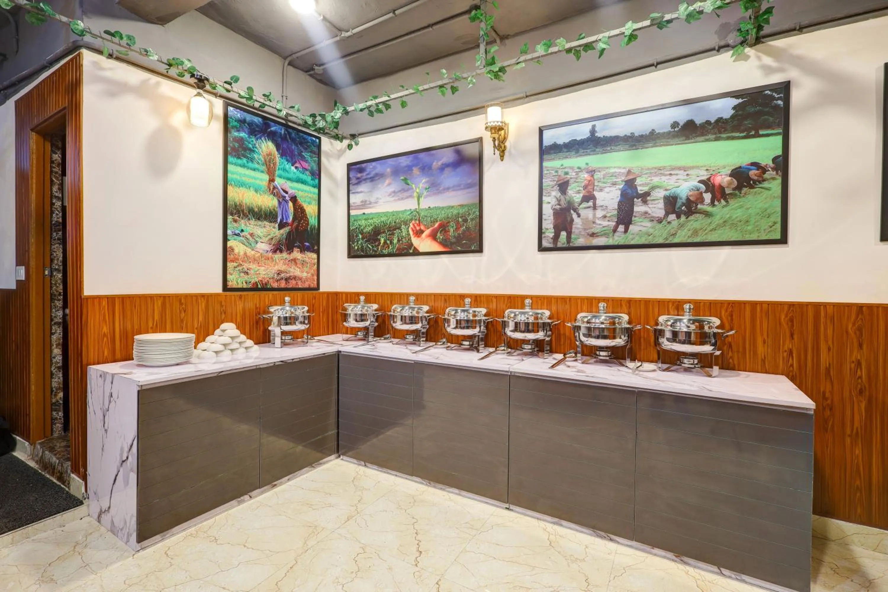 Food and drinks in Hotel Down Town - Noida Sector 15 By Quadis