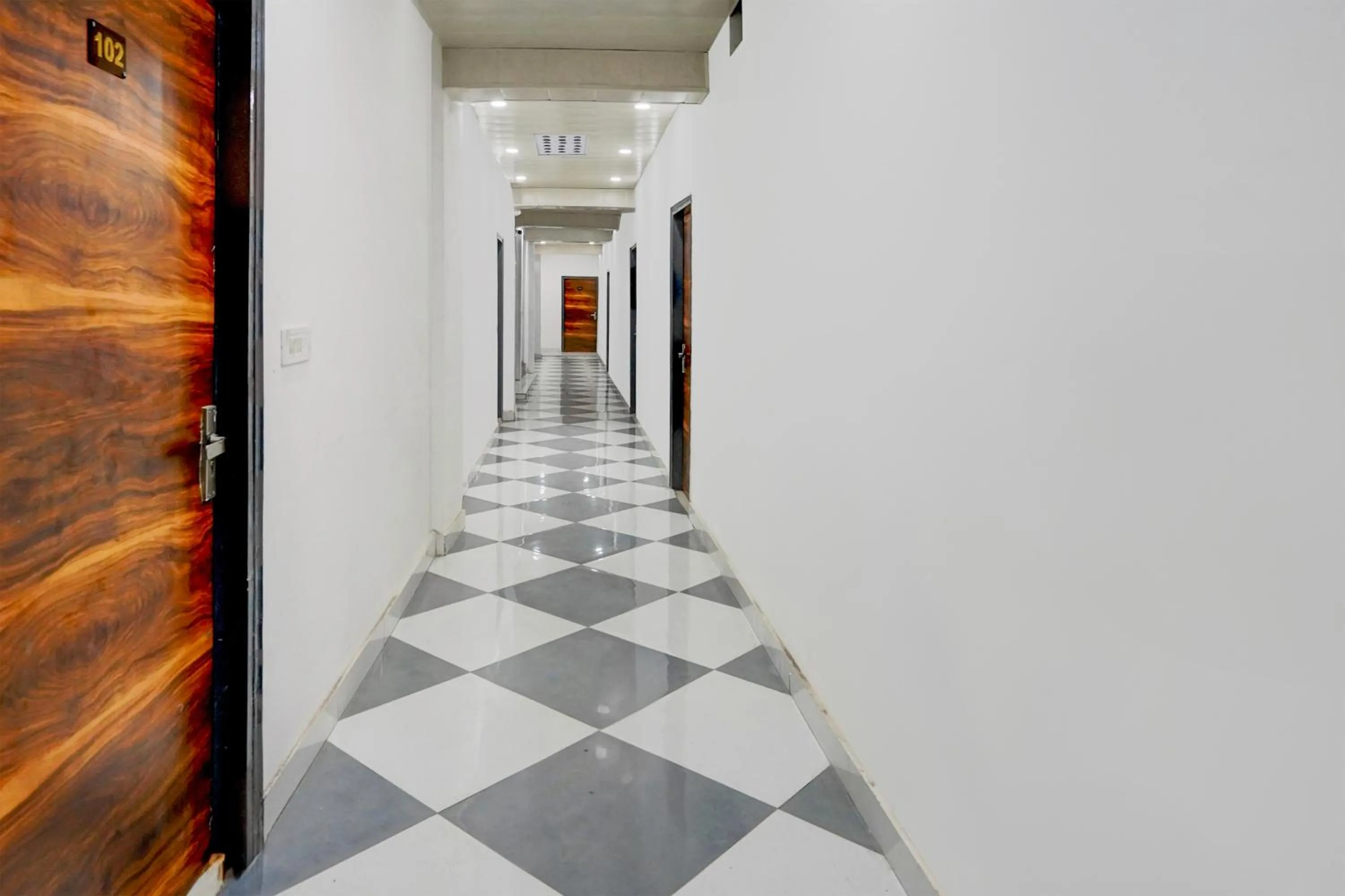 Lobby or reception in Hotel Down Town - Noida Sector 15 By Quadis