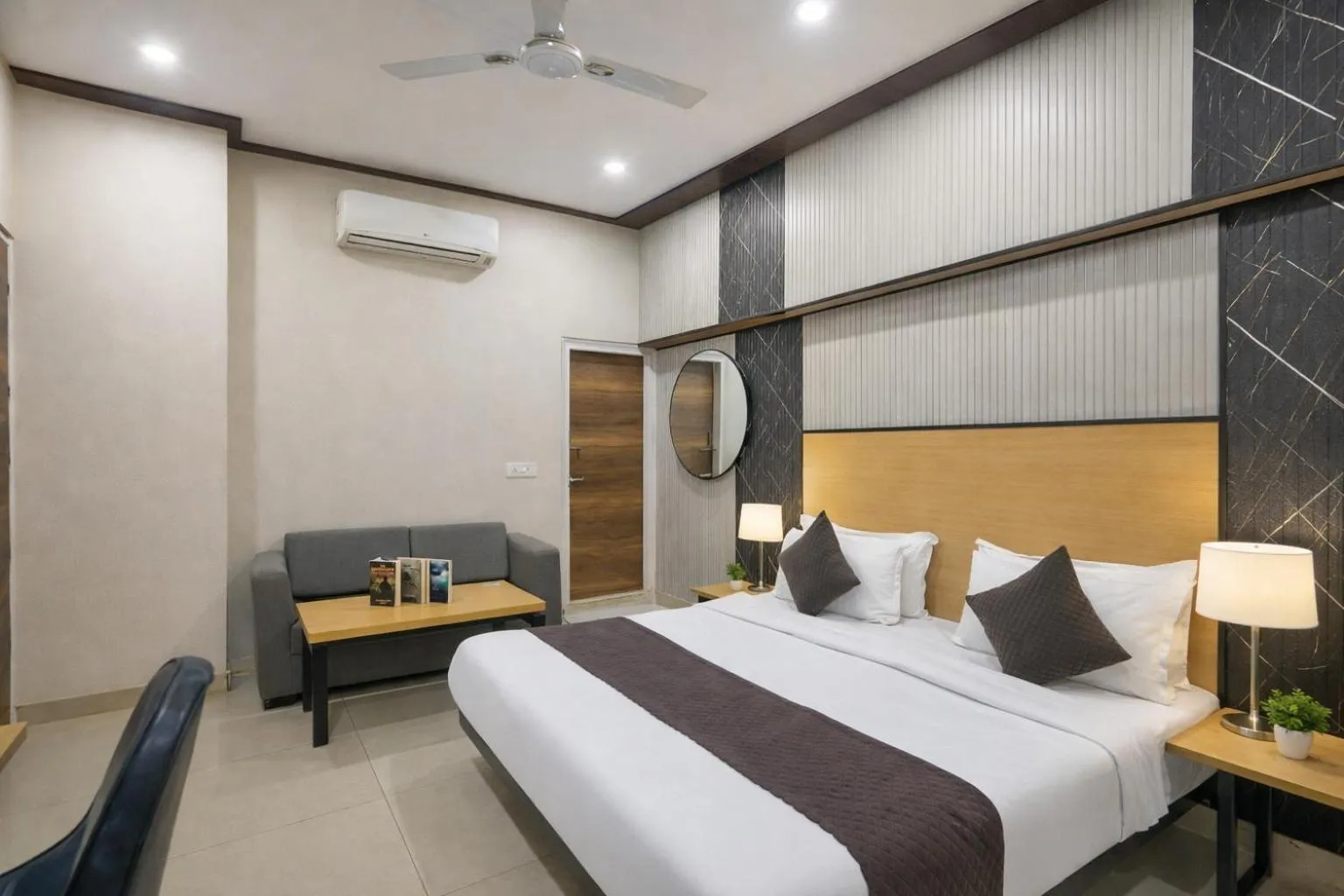 Bed in Hotel Downtown by Quadis - Sector 15 Noida