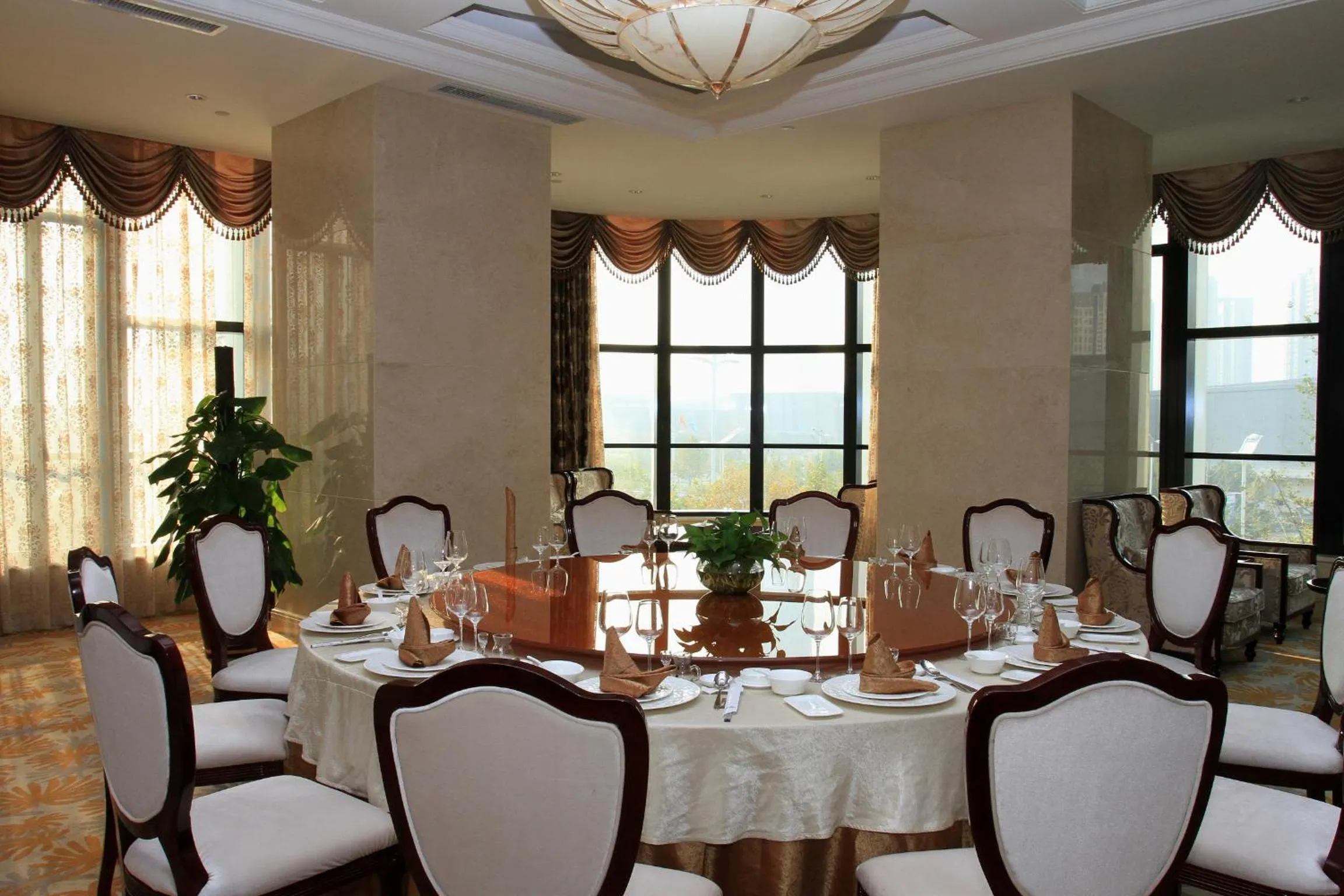 Restaurant/places to eat in Xinhua Media Hotel