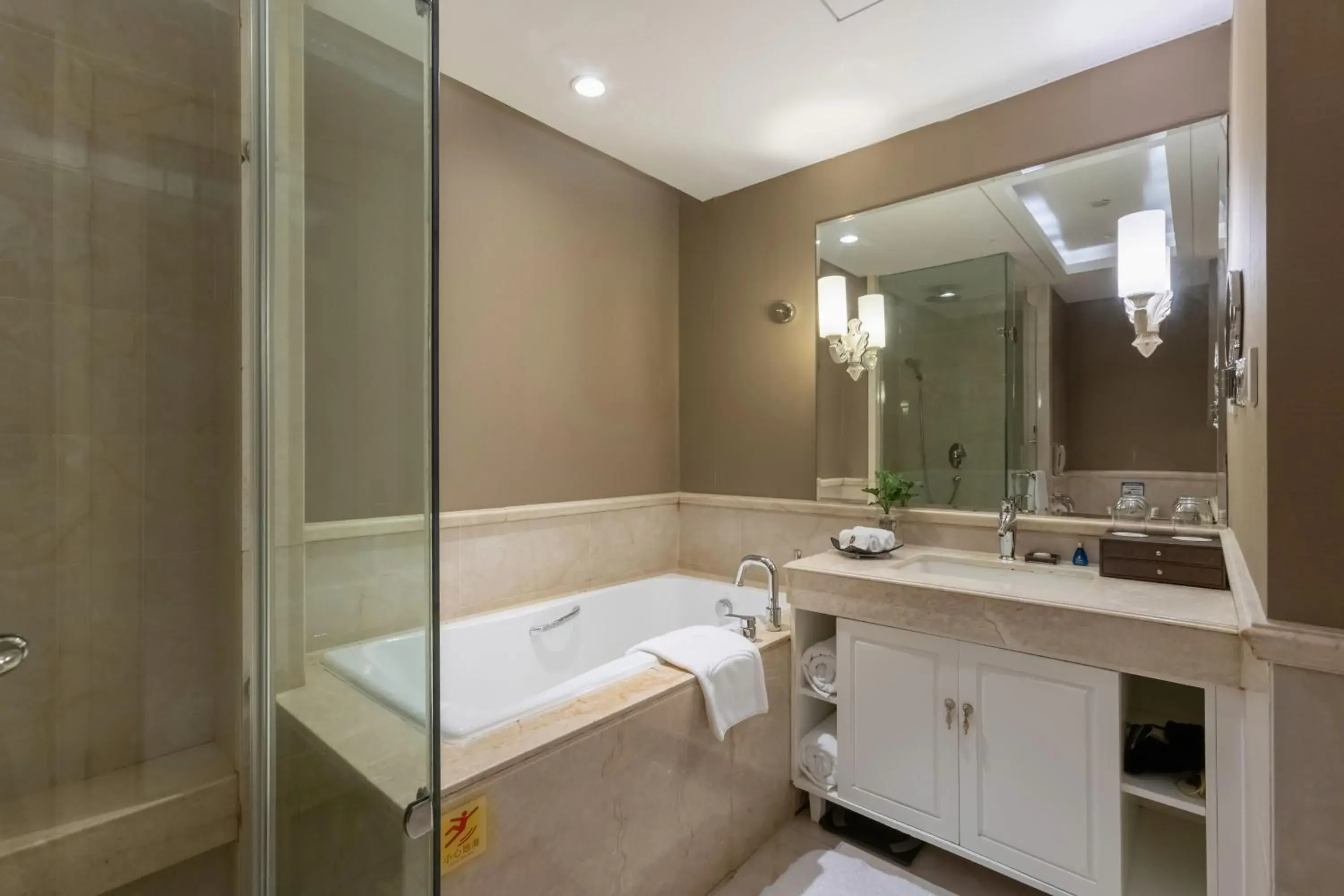 Toilet in Xinhua Media Hotel Toilet in Xinhua Media Hotel