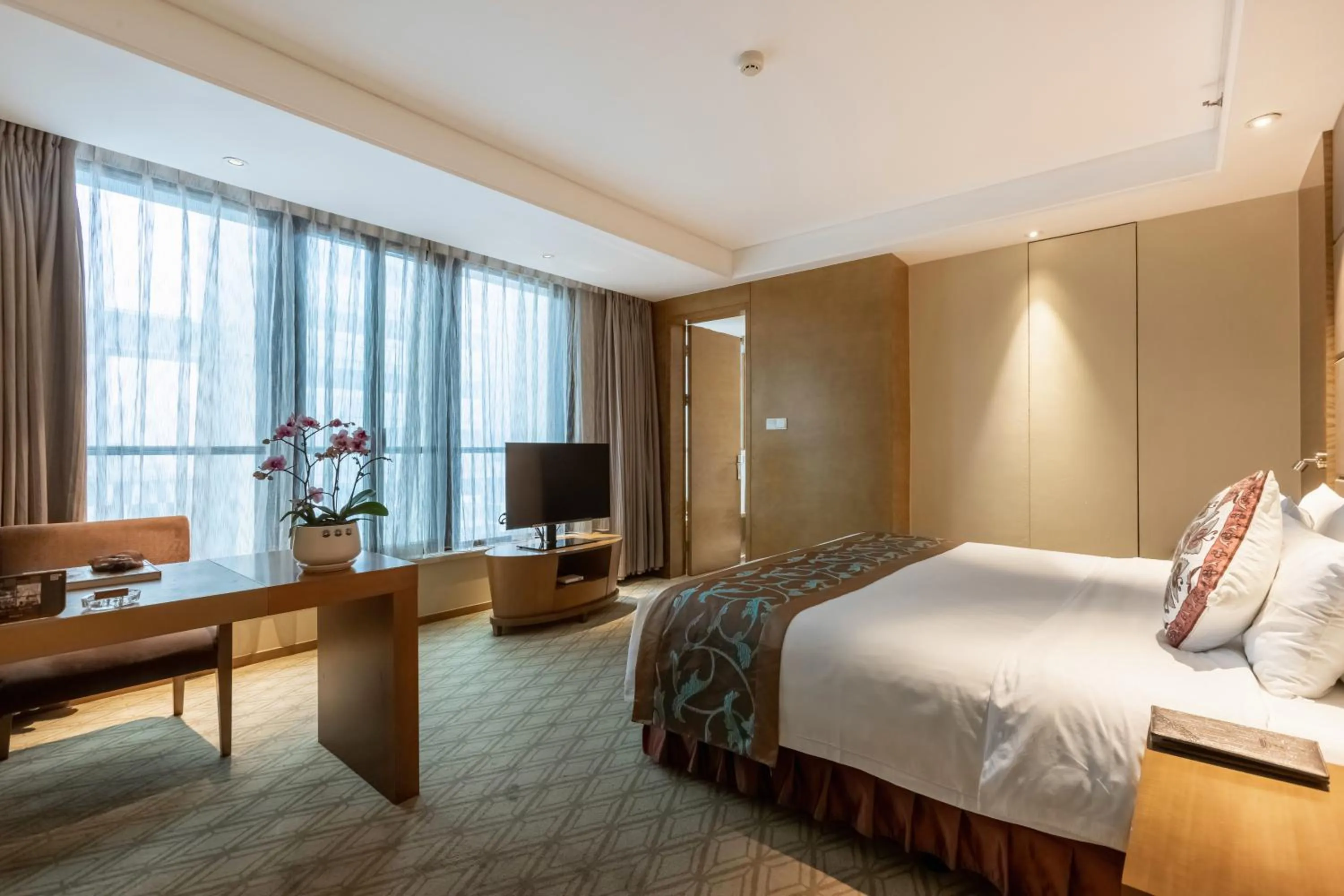 Photo of the whole room, Bed in Xinhua Media Hotel