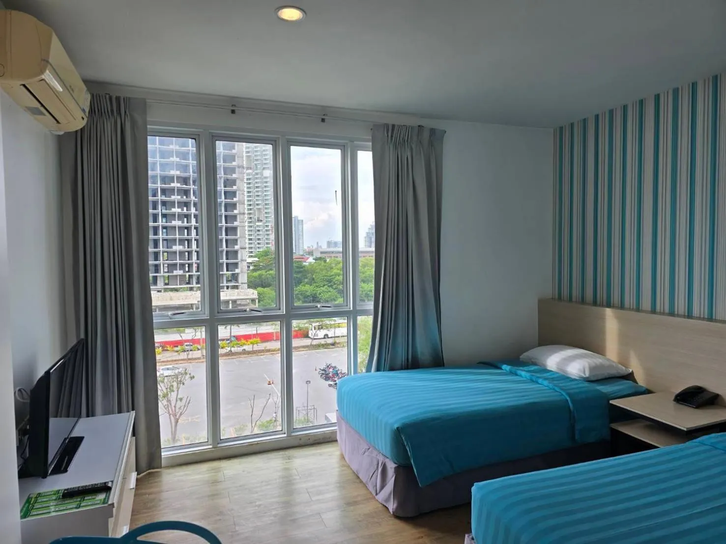 Photo of the whole room, Bed in D@Sea Hotel