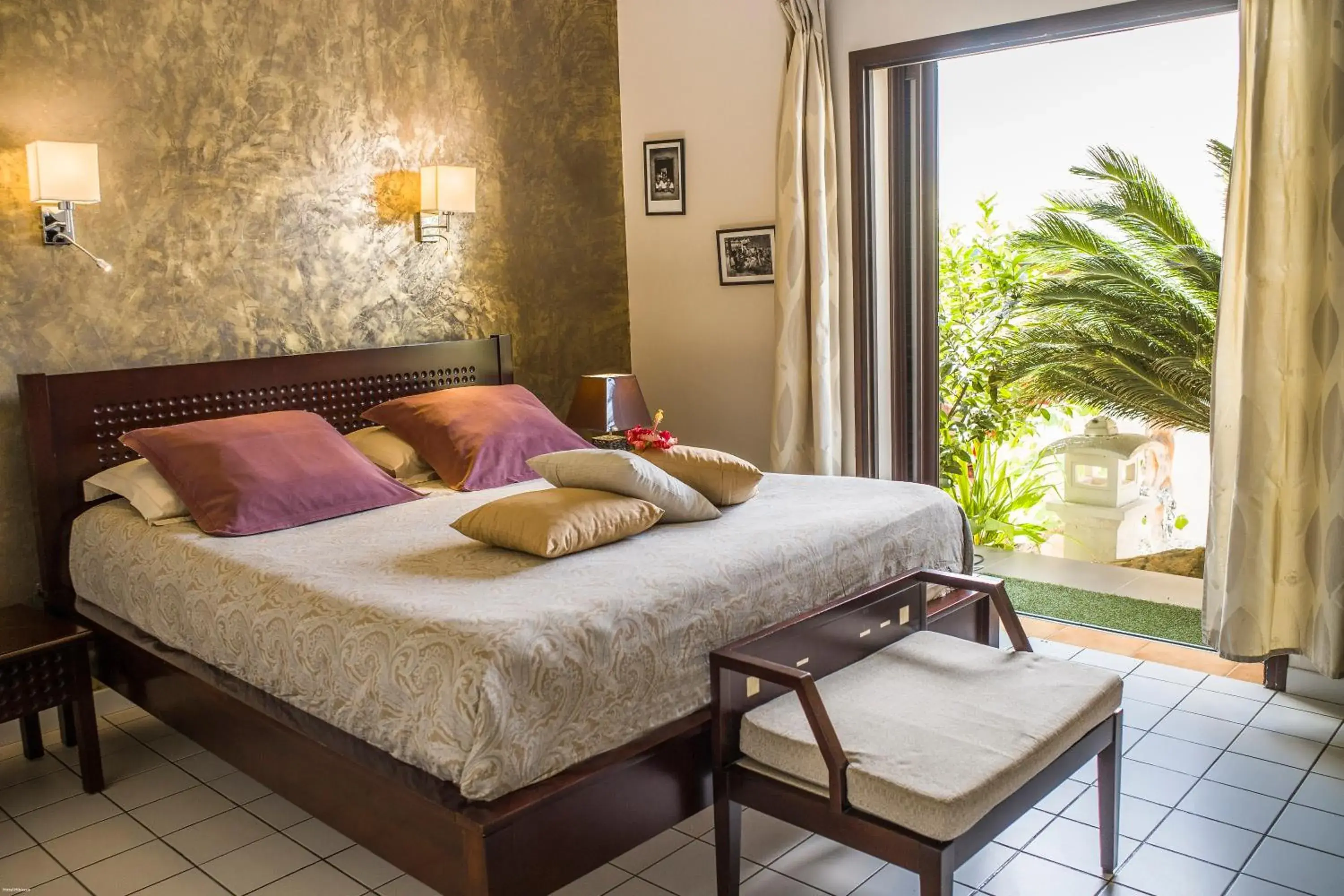 Double Room with Pool View in Hotel Hibiscus Double Room with Pool View in Hotel Hibiscus