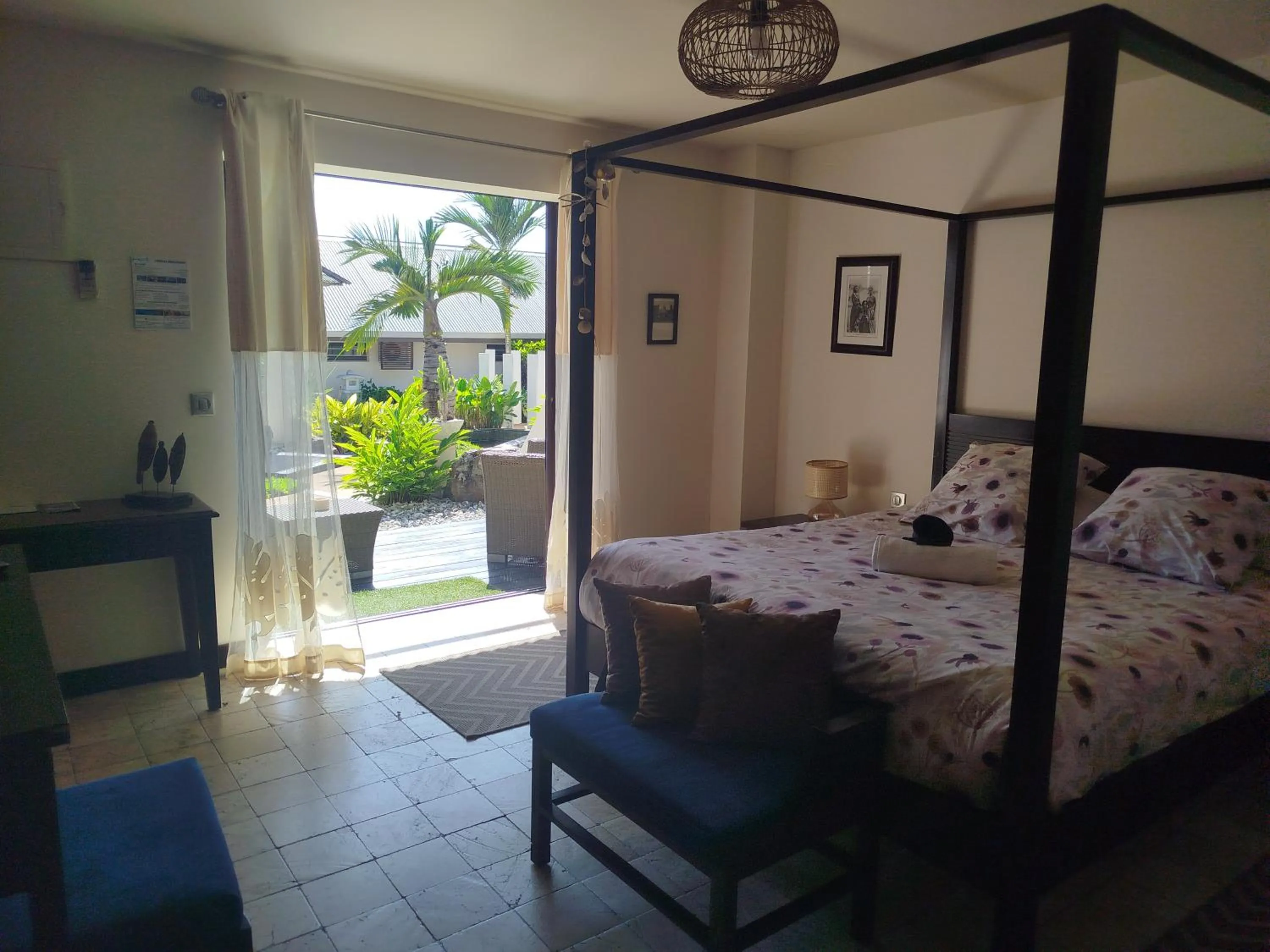 Bed in Hotel Hibiscus