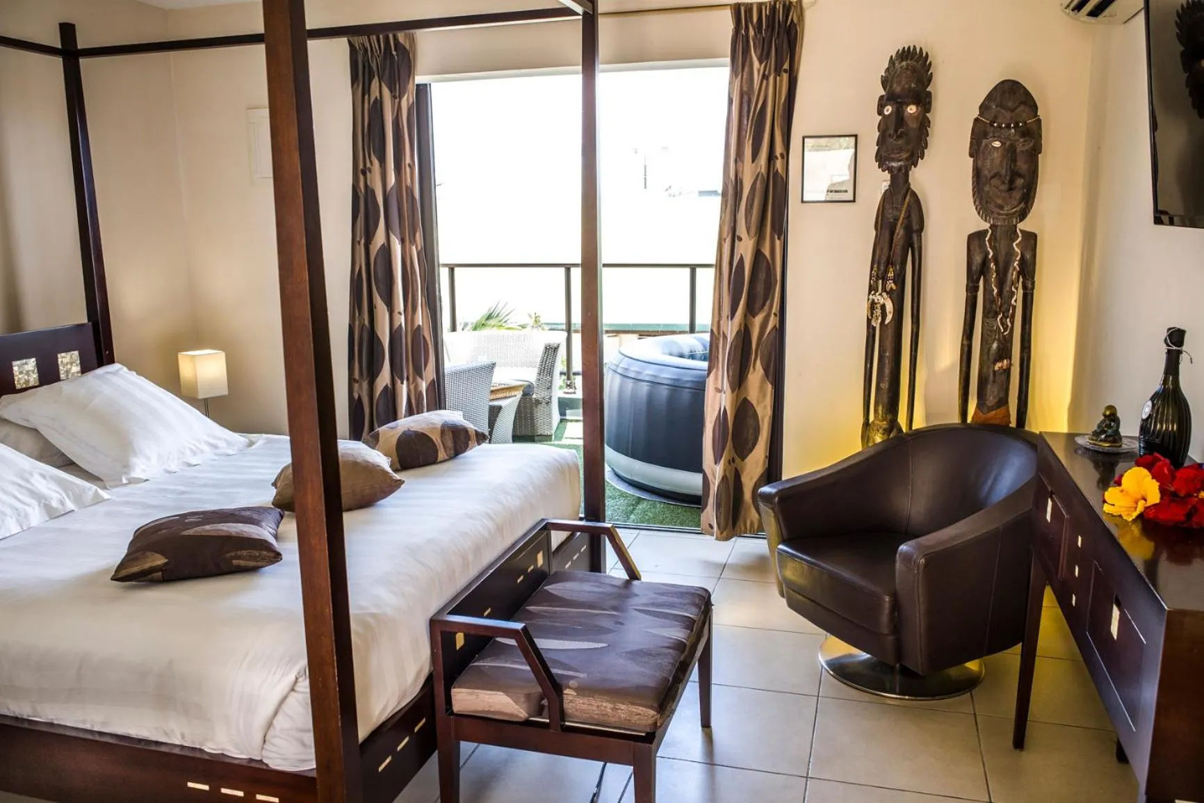 Bed in Hotel Hibiscus