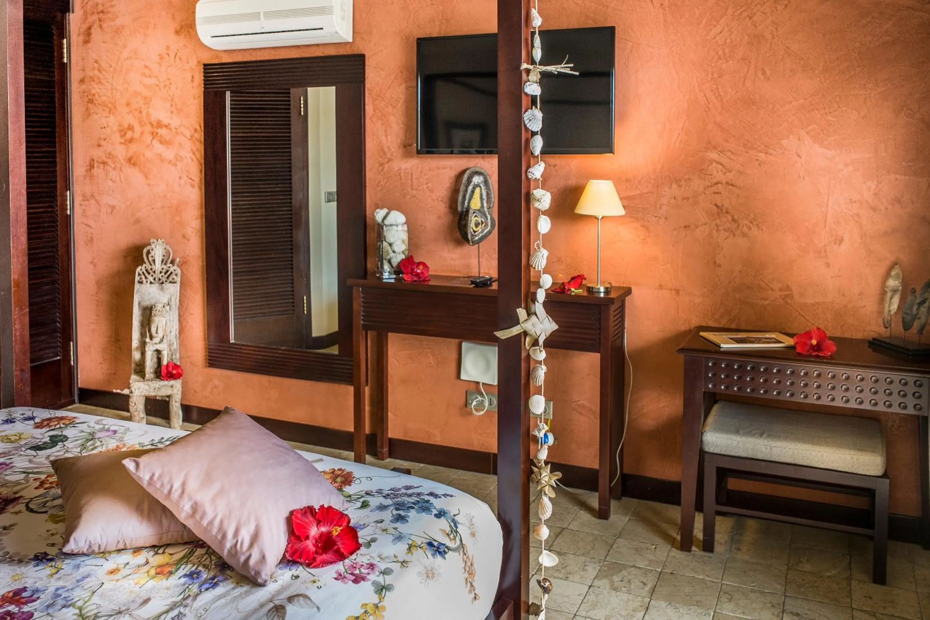 Bed in Hotel Hibiscus