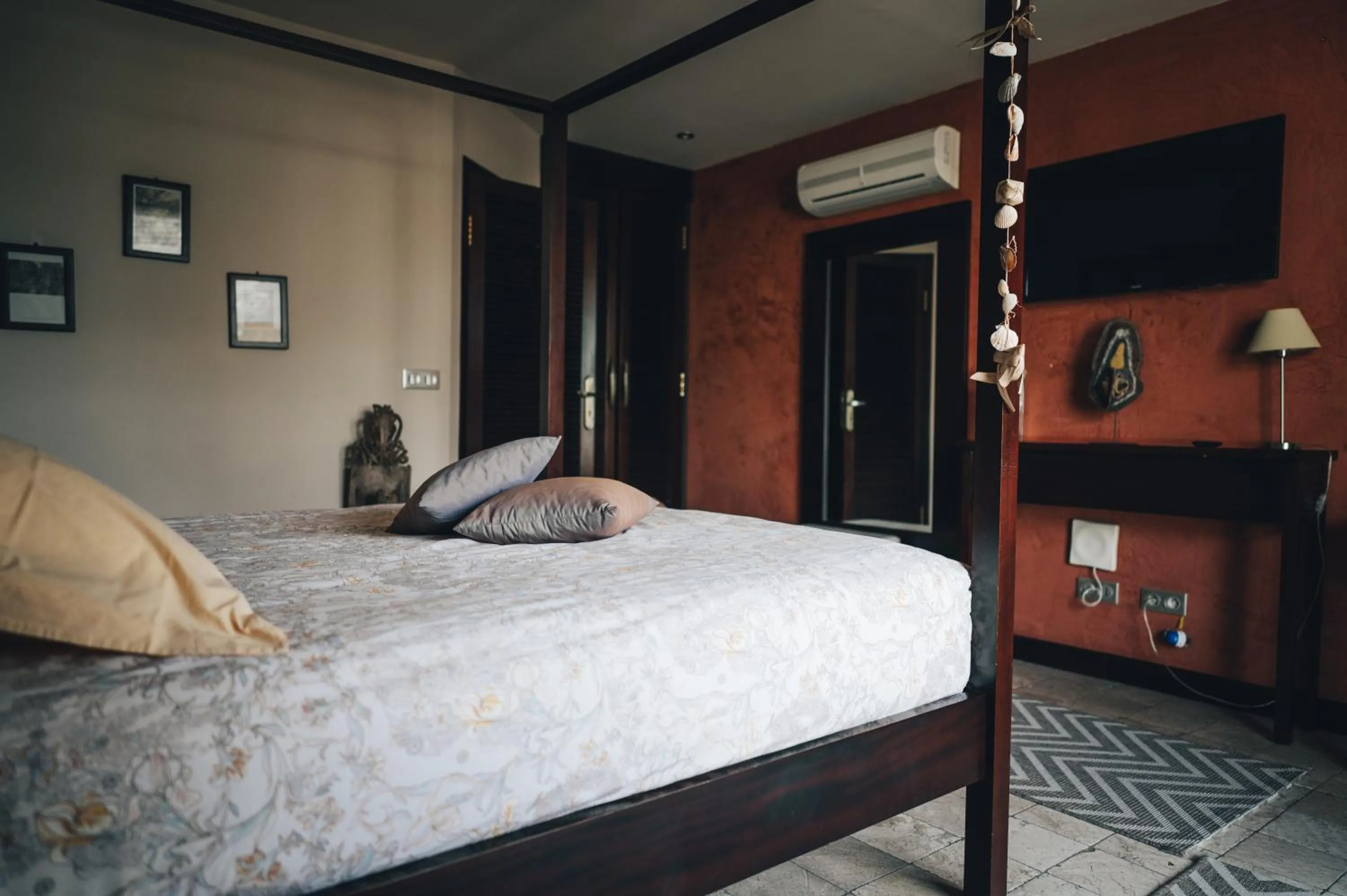 Bed in Hotel Hibiscus