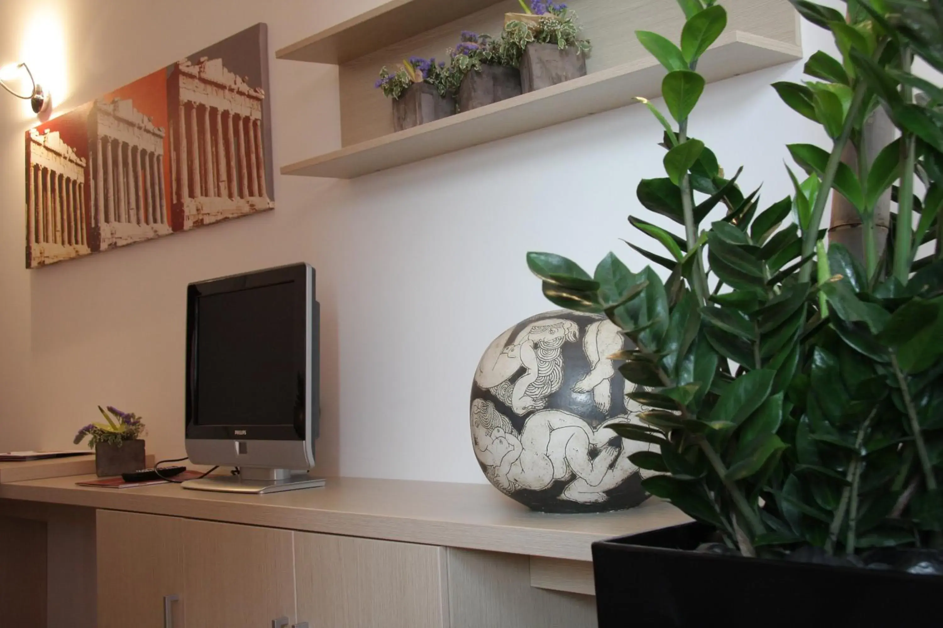 TV and multimedia in Euro Hotel Residence TV and multimedia in Euro Hotel Residence