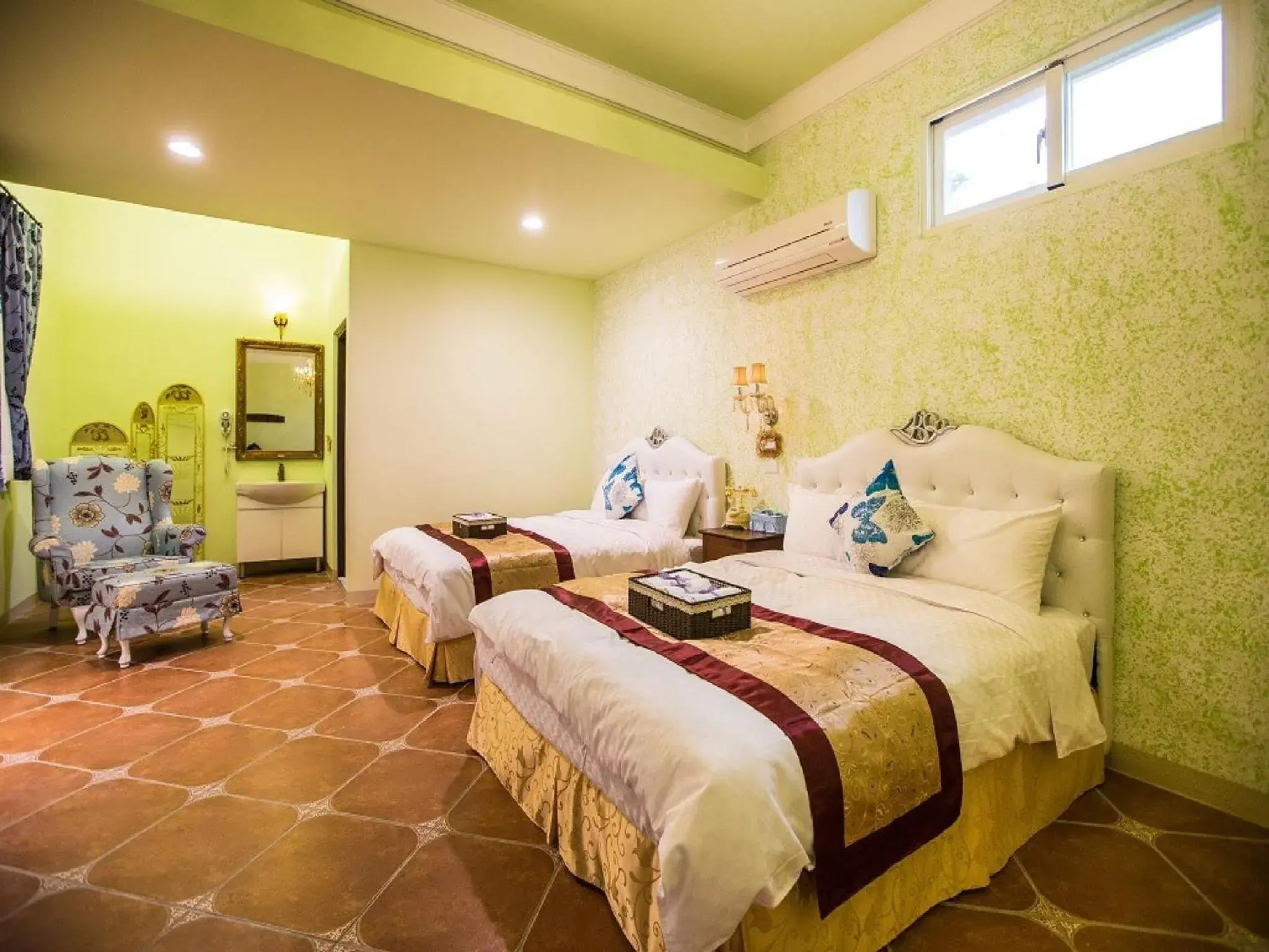 Photo of the whole room, Bed in The Anderson Manor Hotel Photo of the whole room, Bed in The Anderson Manor Hotel