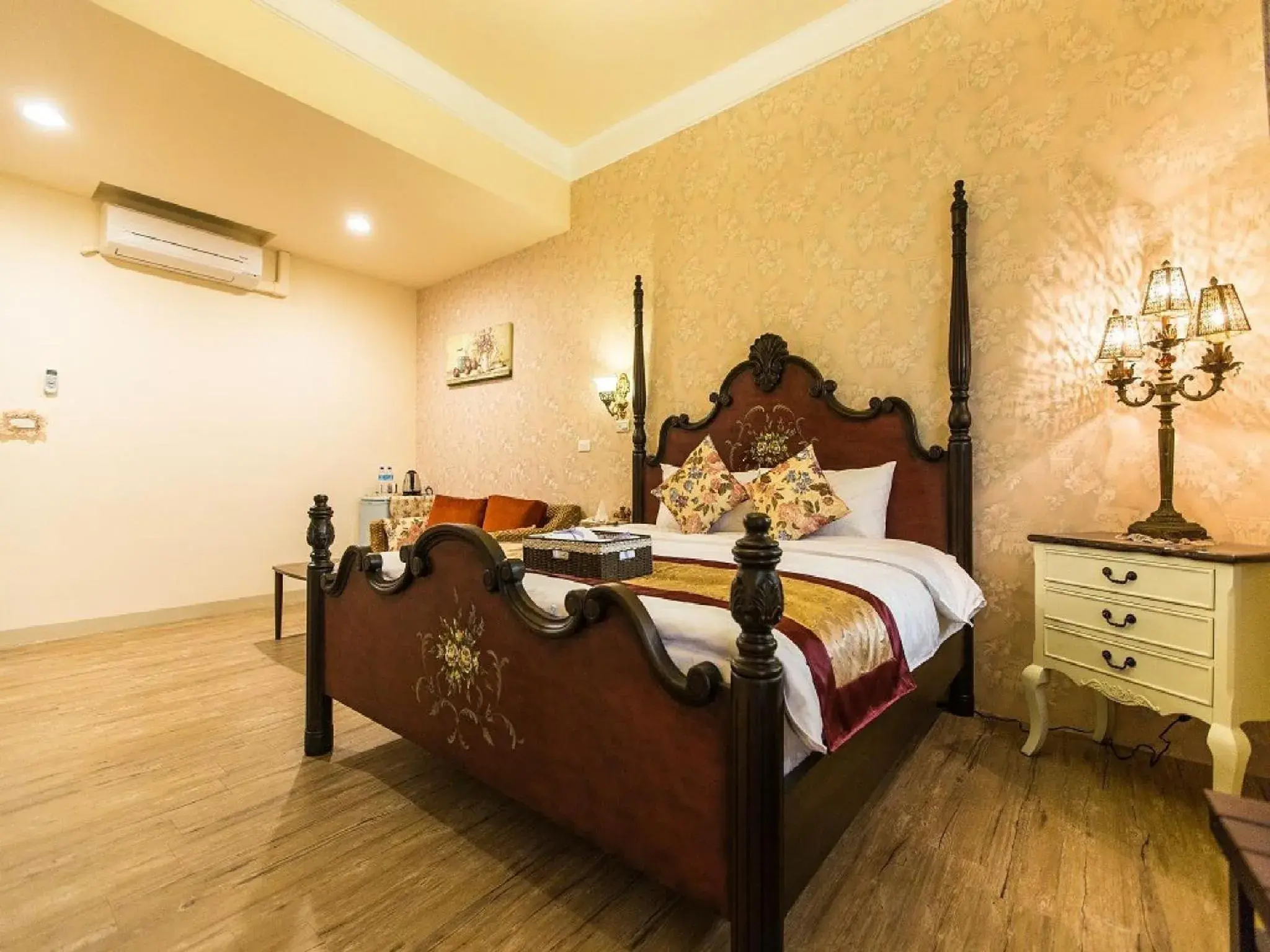 Photo of the whole room, Bed in The Anderson Manor Hotel Photo of the whole room, Bed in The Anderson Manor Hotel