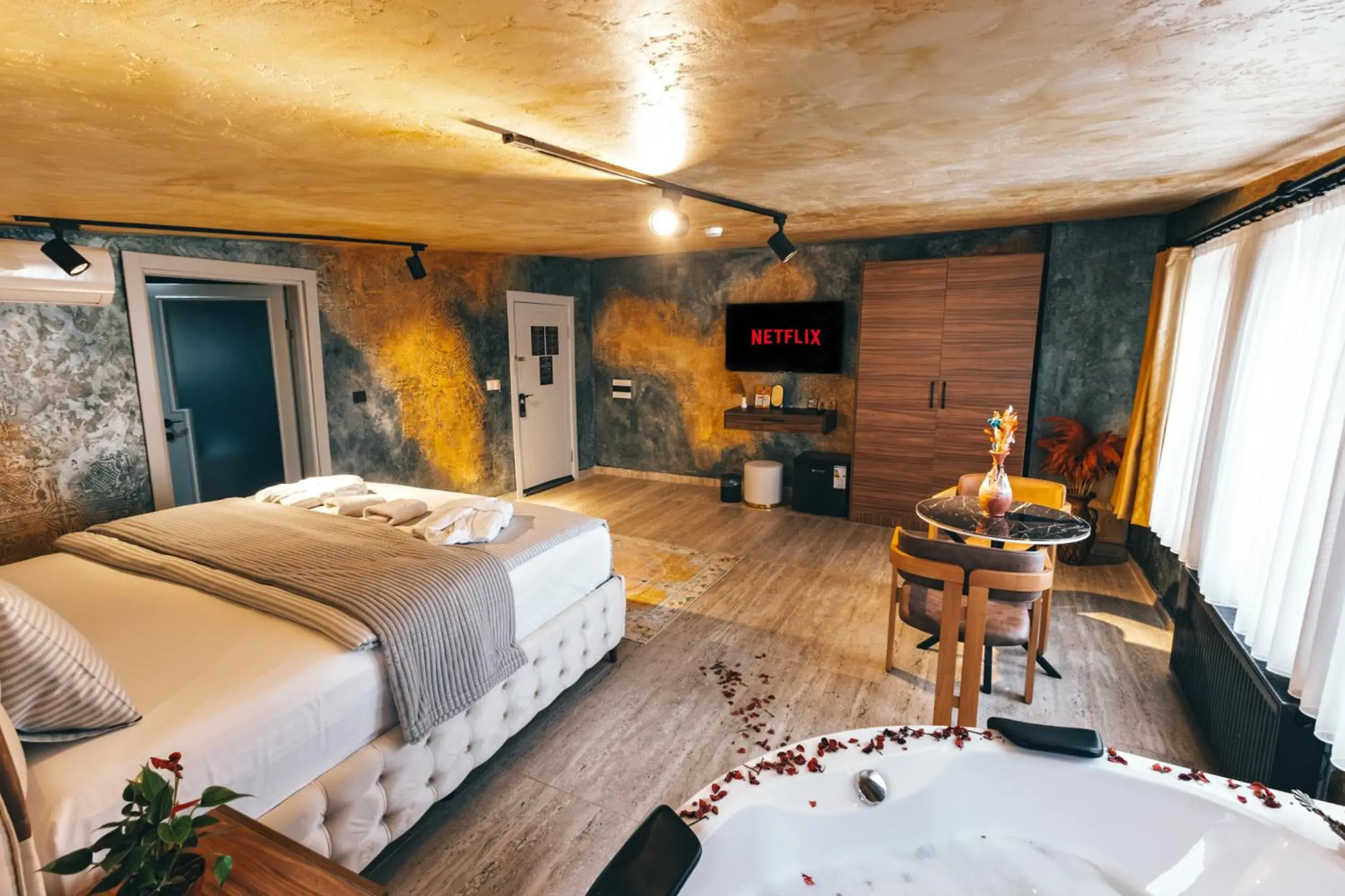 Queen Room with Spa Bath in Cappadocia Divin House Queen Room with Spa Bath in Cappadocia Divin House