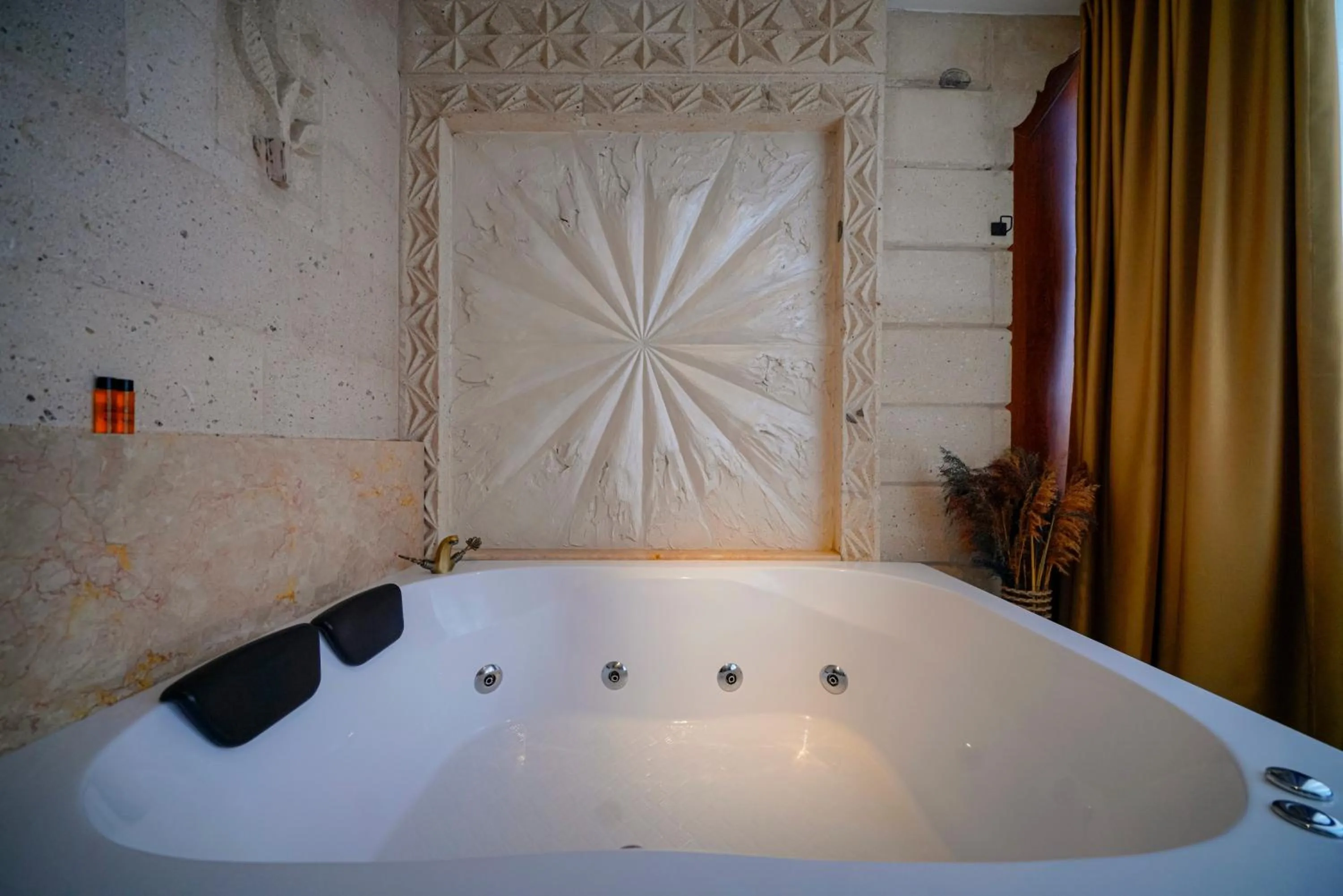 Hot Tub in Cappadocia Divin House