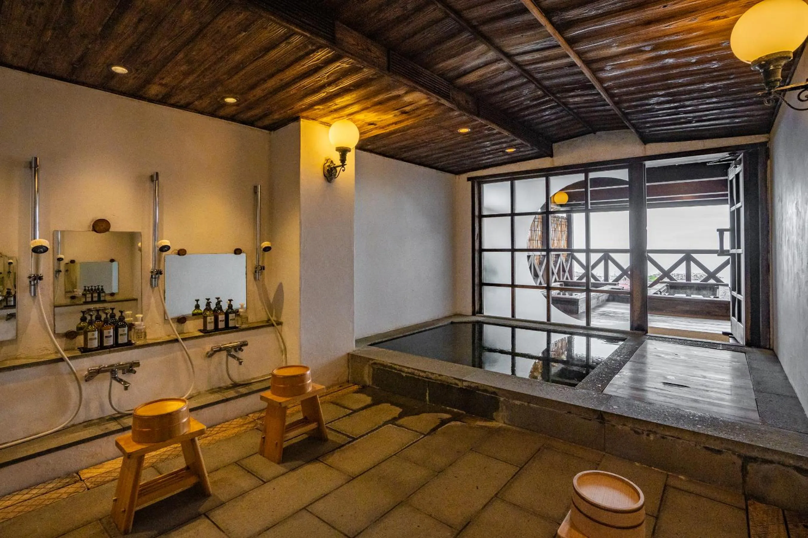 Hot Spring Bath in Shorenkan Yoshinoya