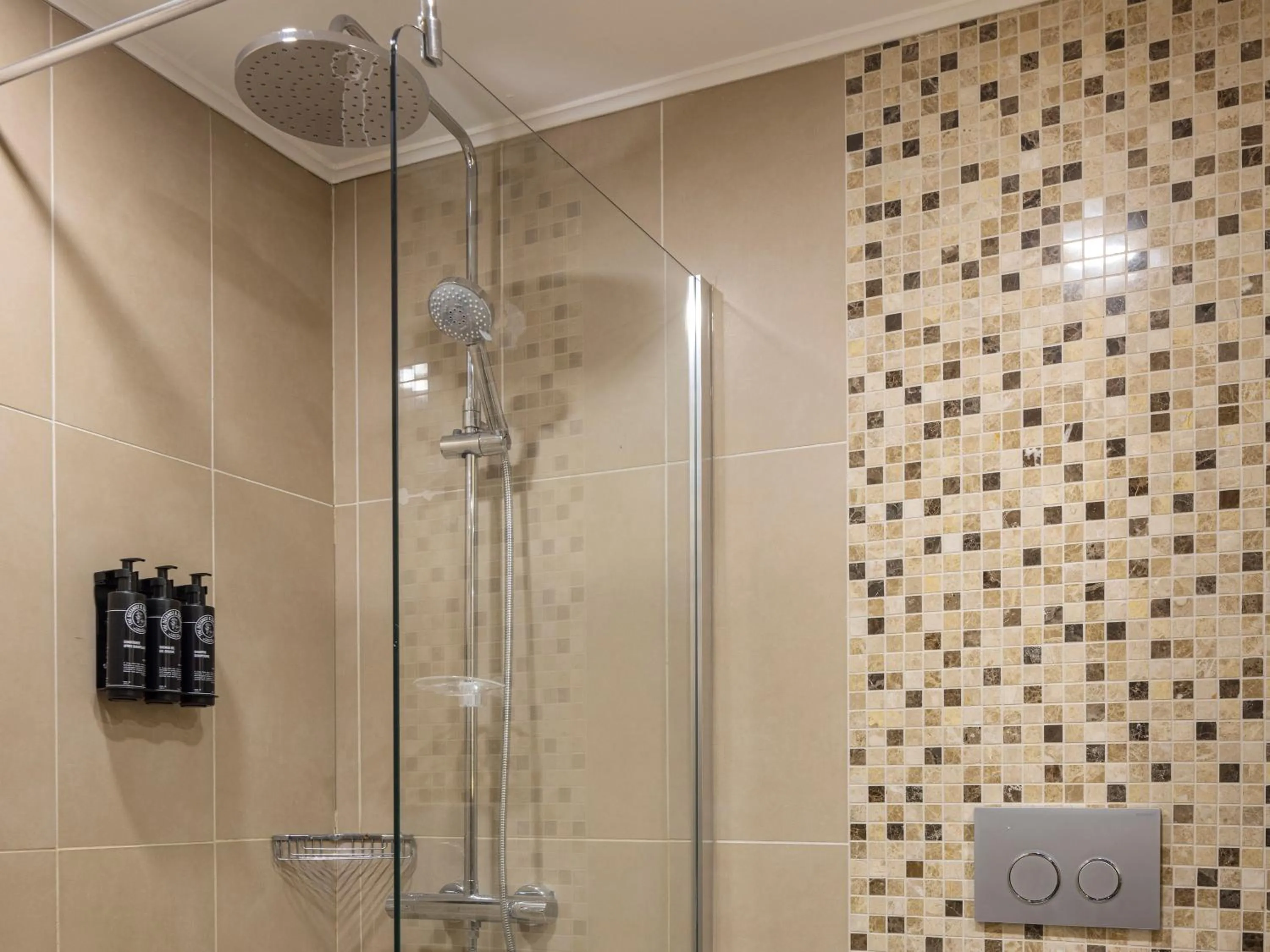 Shower in Mercure Ankara Kızılay