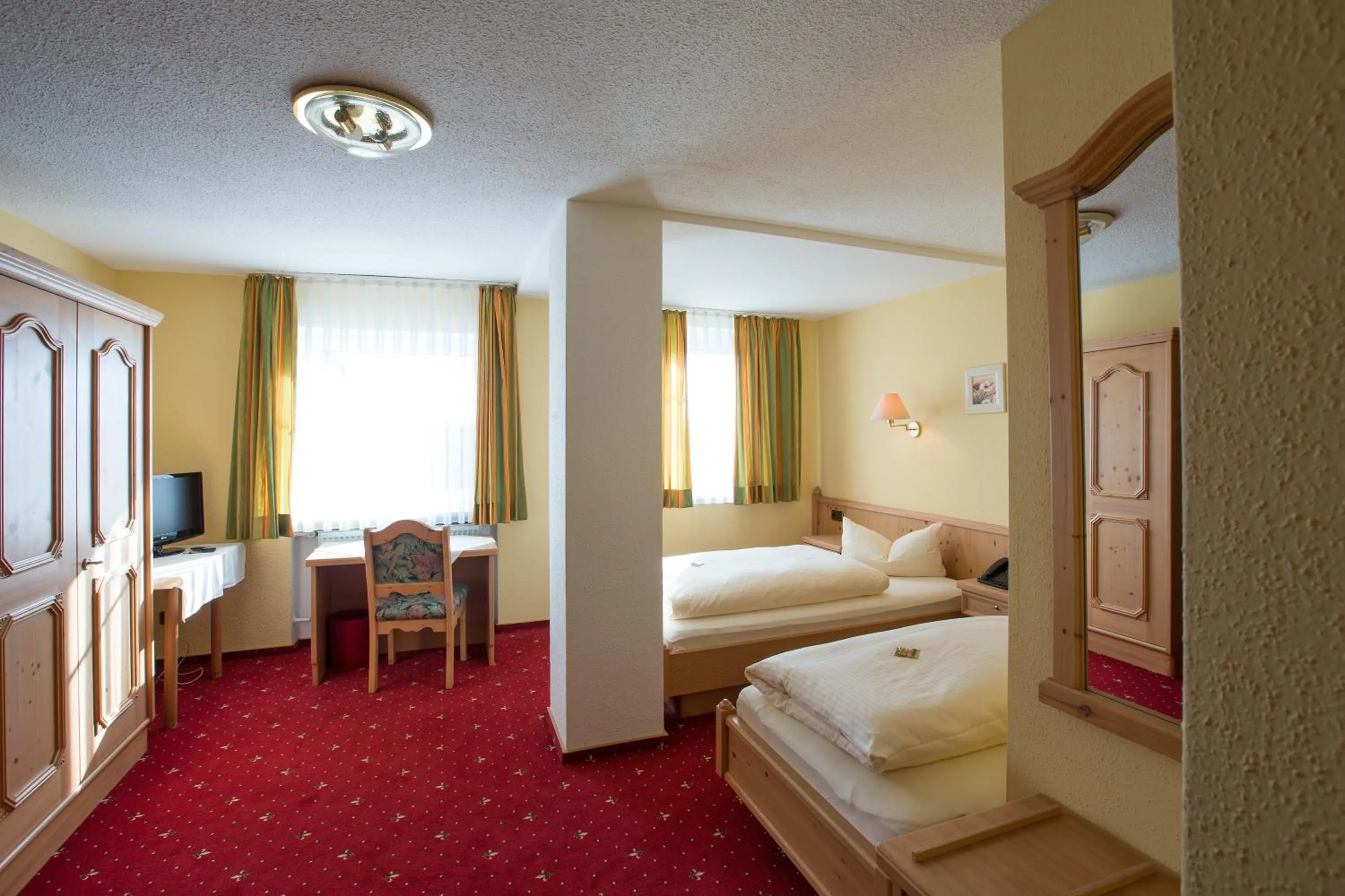 Photo of the whole room, Bed in Hotel Bauer garni