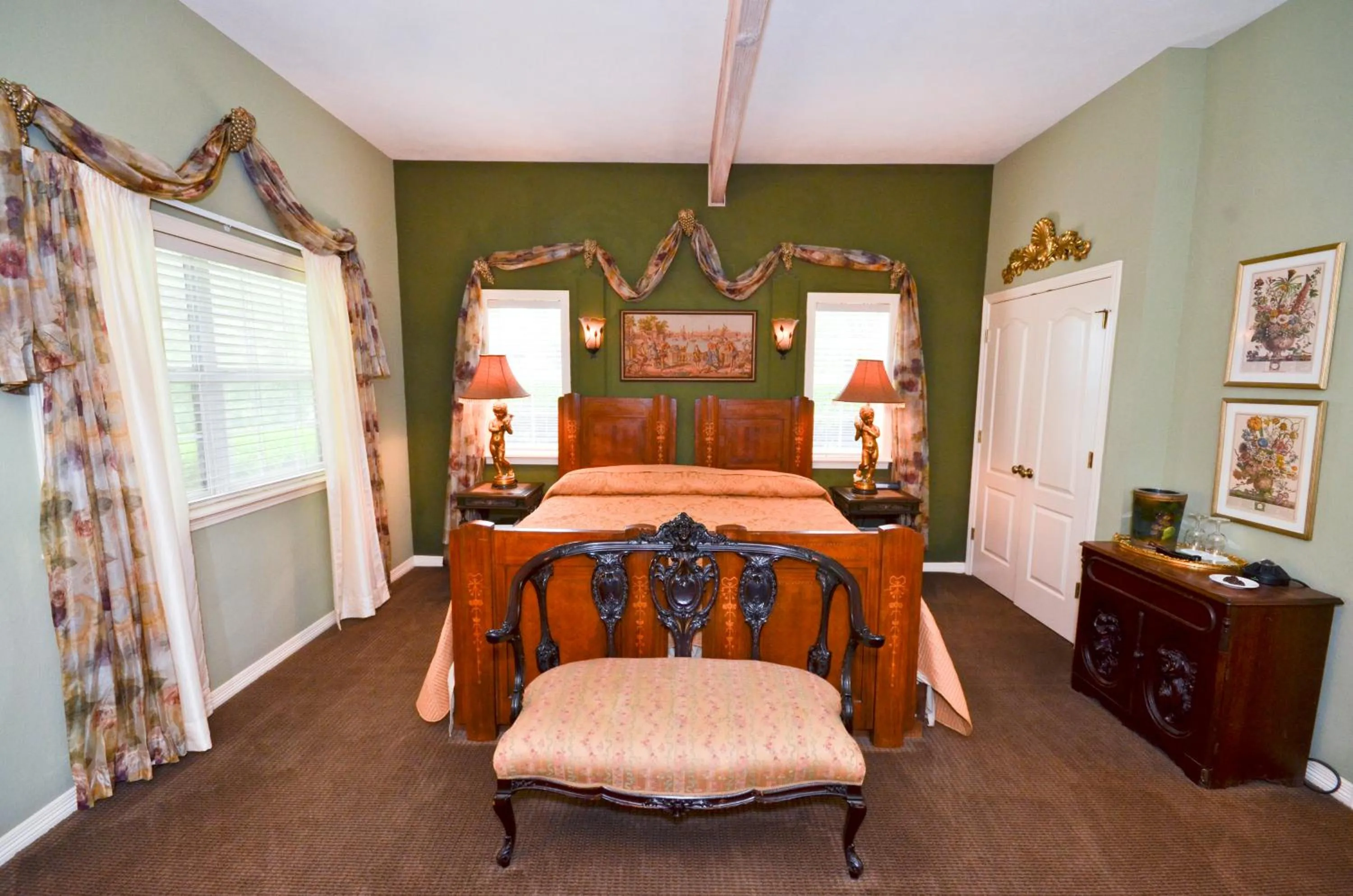 Bed in The Villa Bed and Breakfast