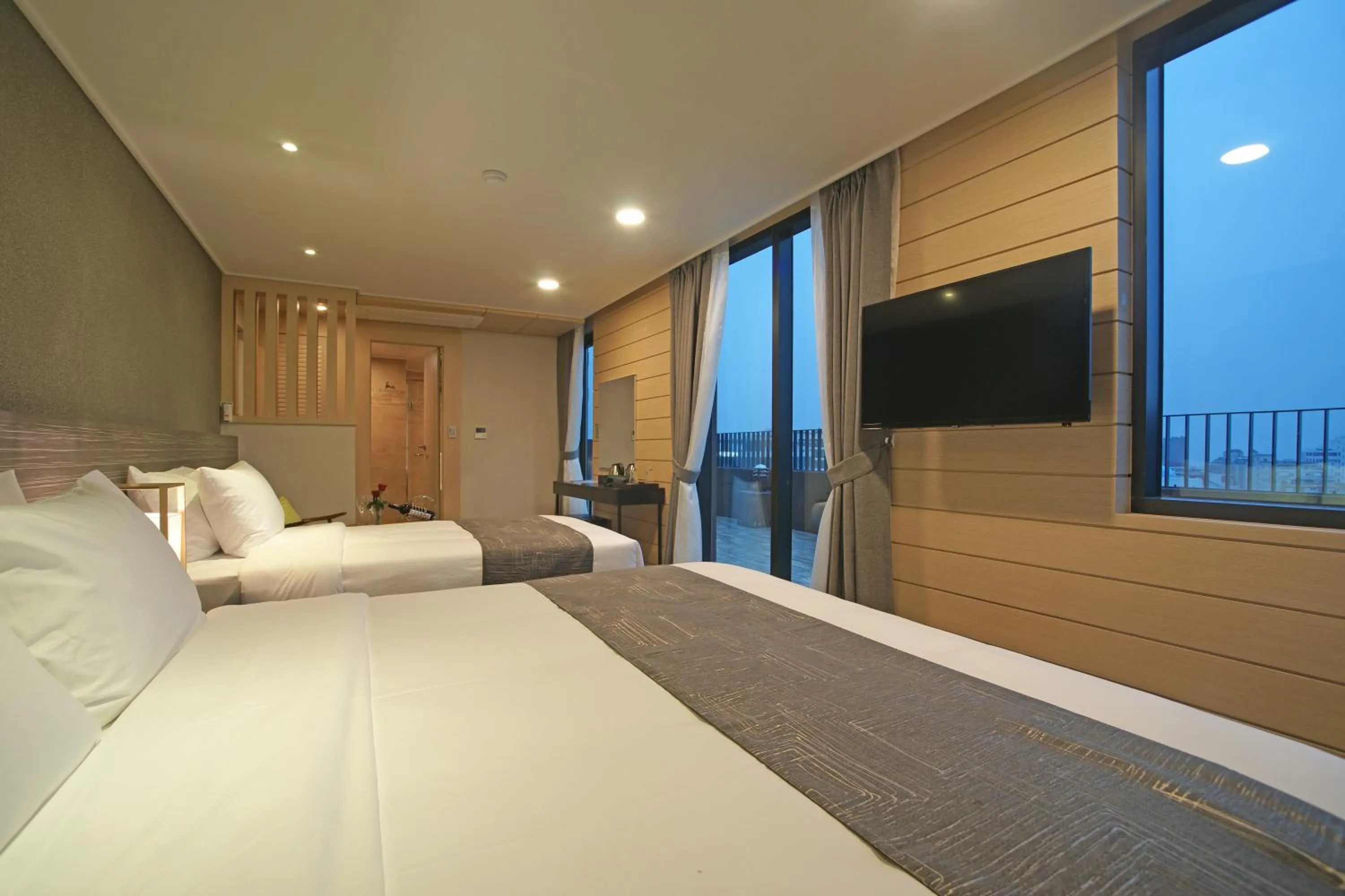 Decorative detail, Bed in I-Jin Hotel