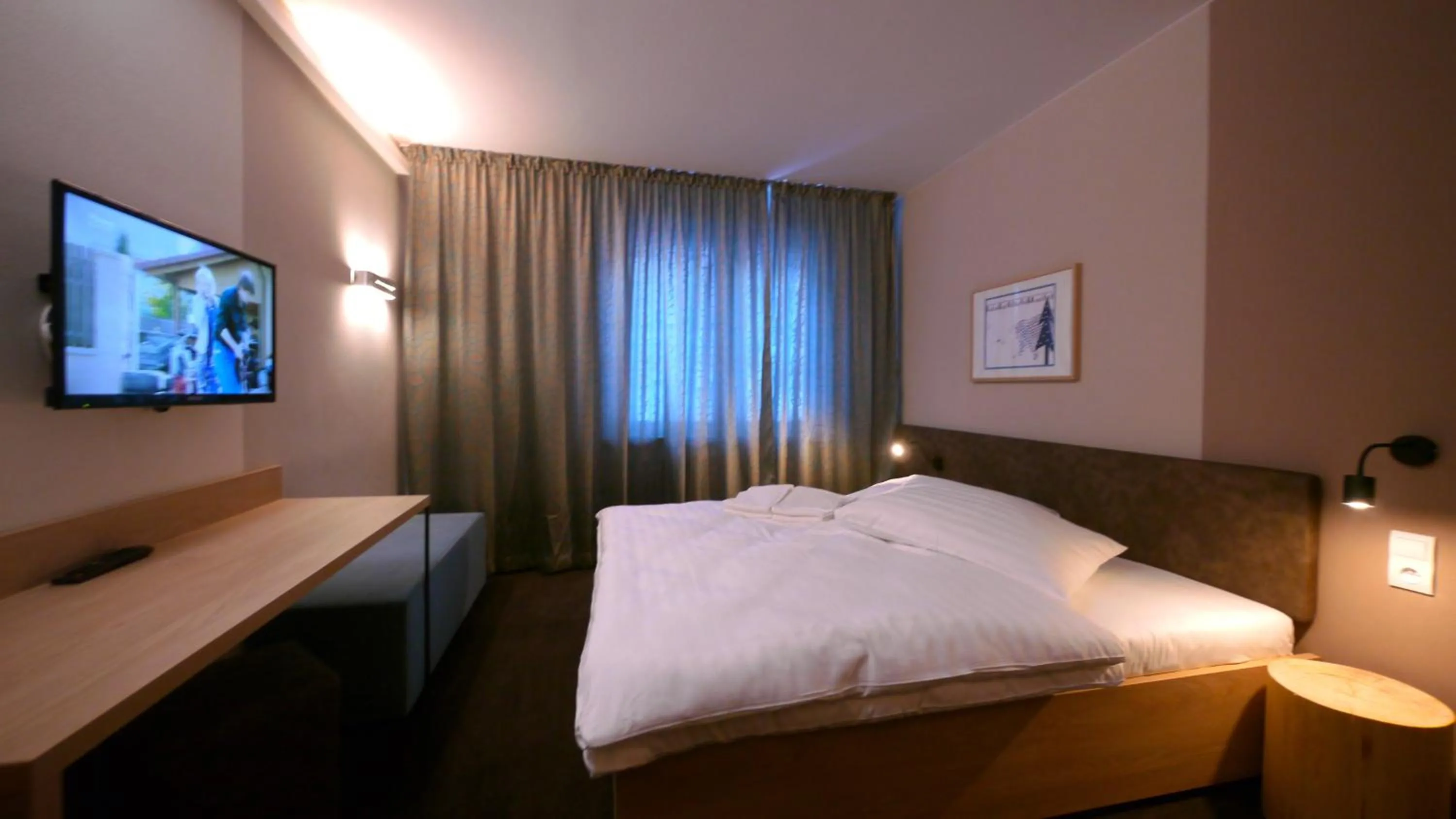 Bedroom, Bed in Riverside