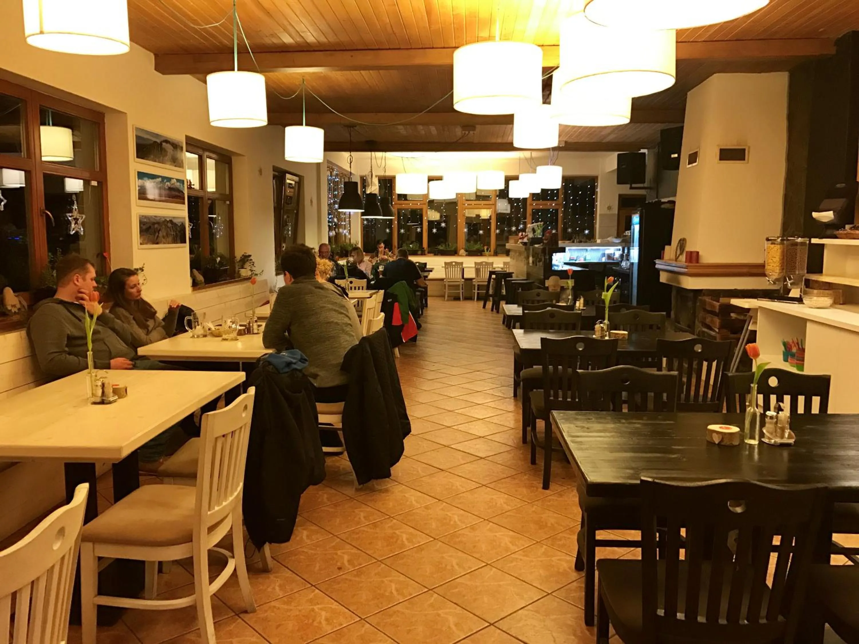 Restaurant/places to eat in Riverside