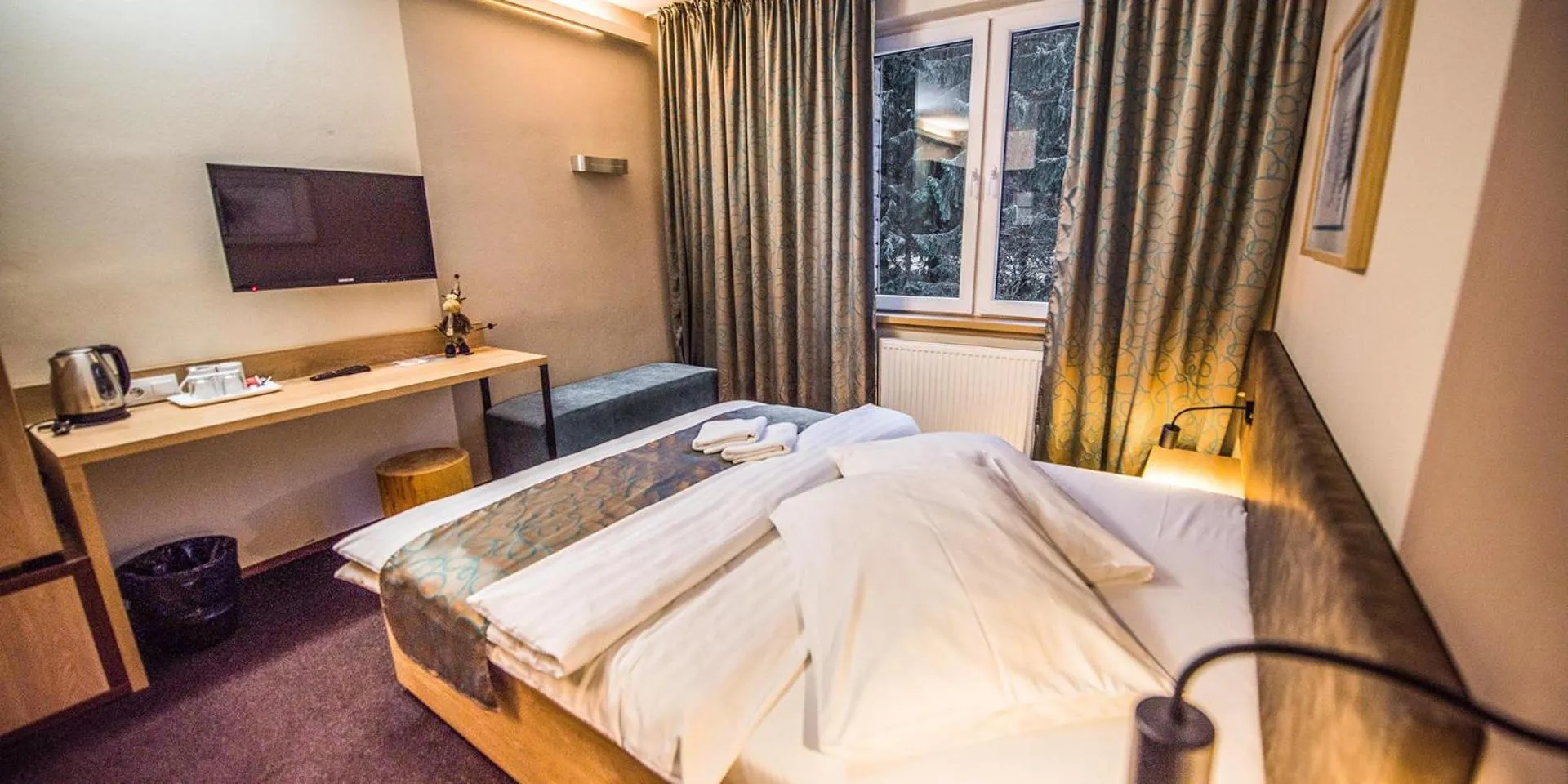 Photo of the whole room, Bed in Riverside