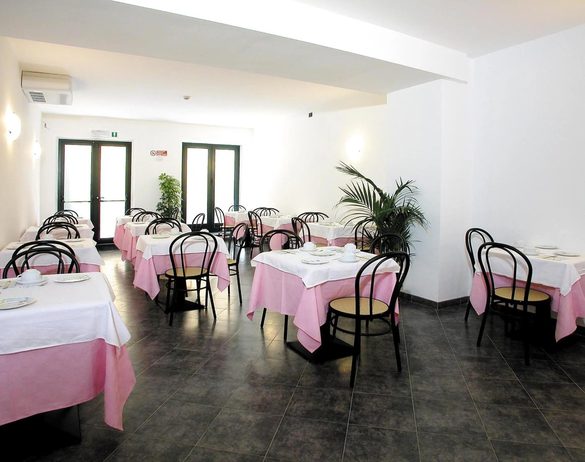 Restaurant/places to eat in Hotel Riviera