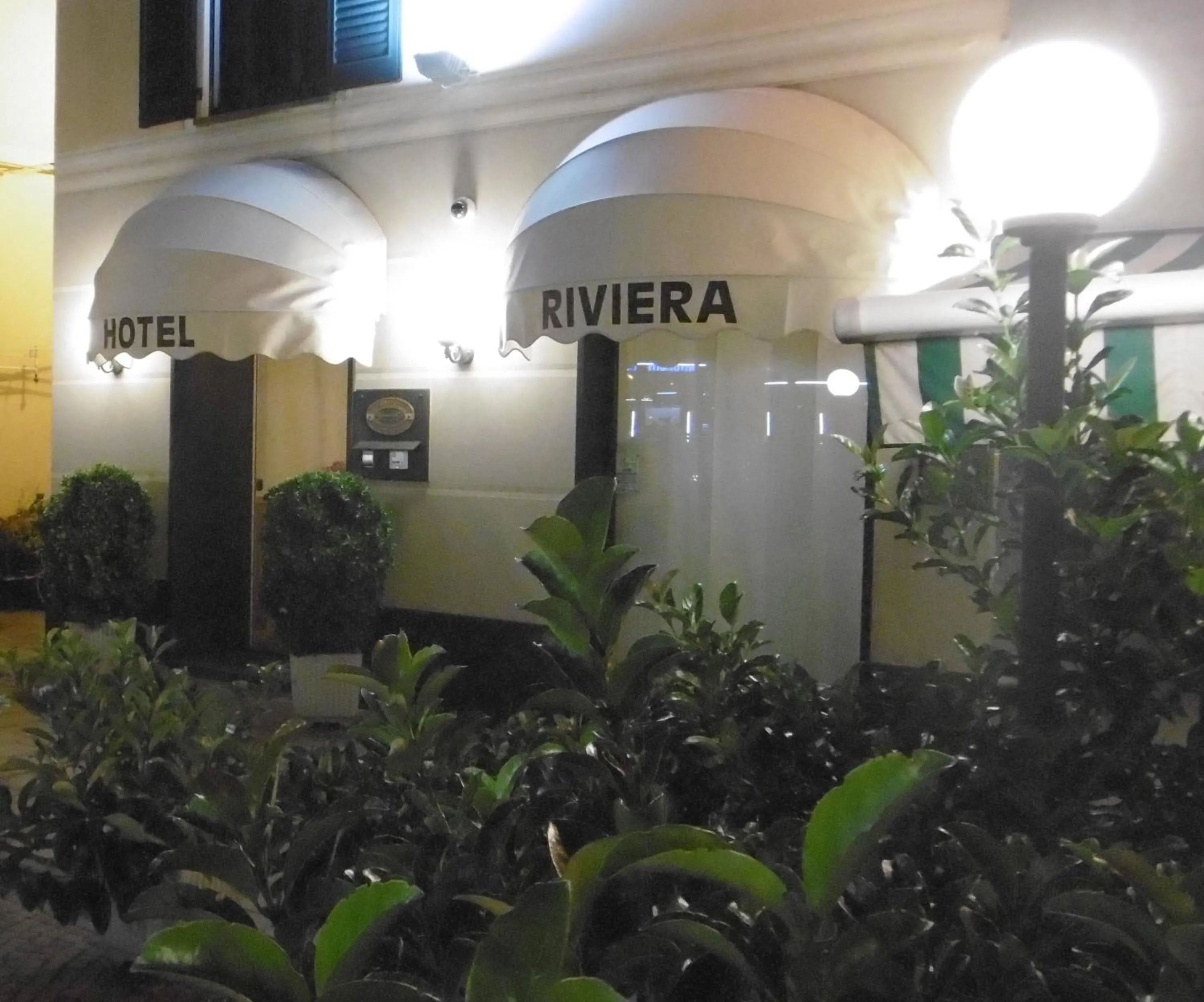 Facade/entrance in Hotel Riviera