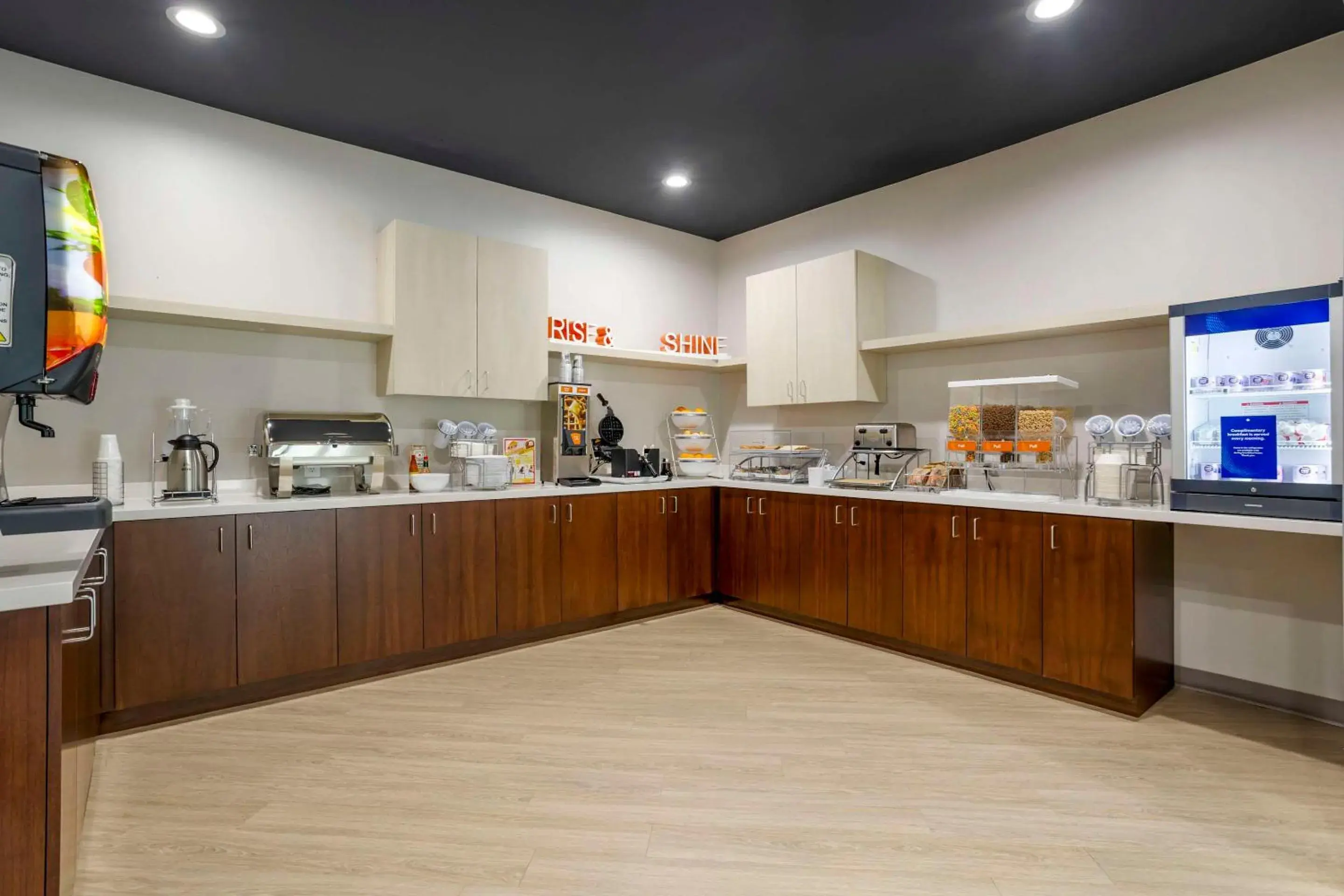 Breakfast in Comfort Inn & Suites Huntsville Near University Breakfast in Comfort Inn & Suites Huntsville Near University